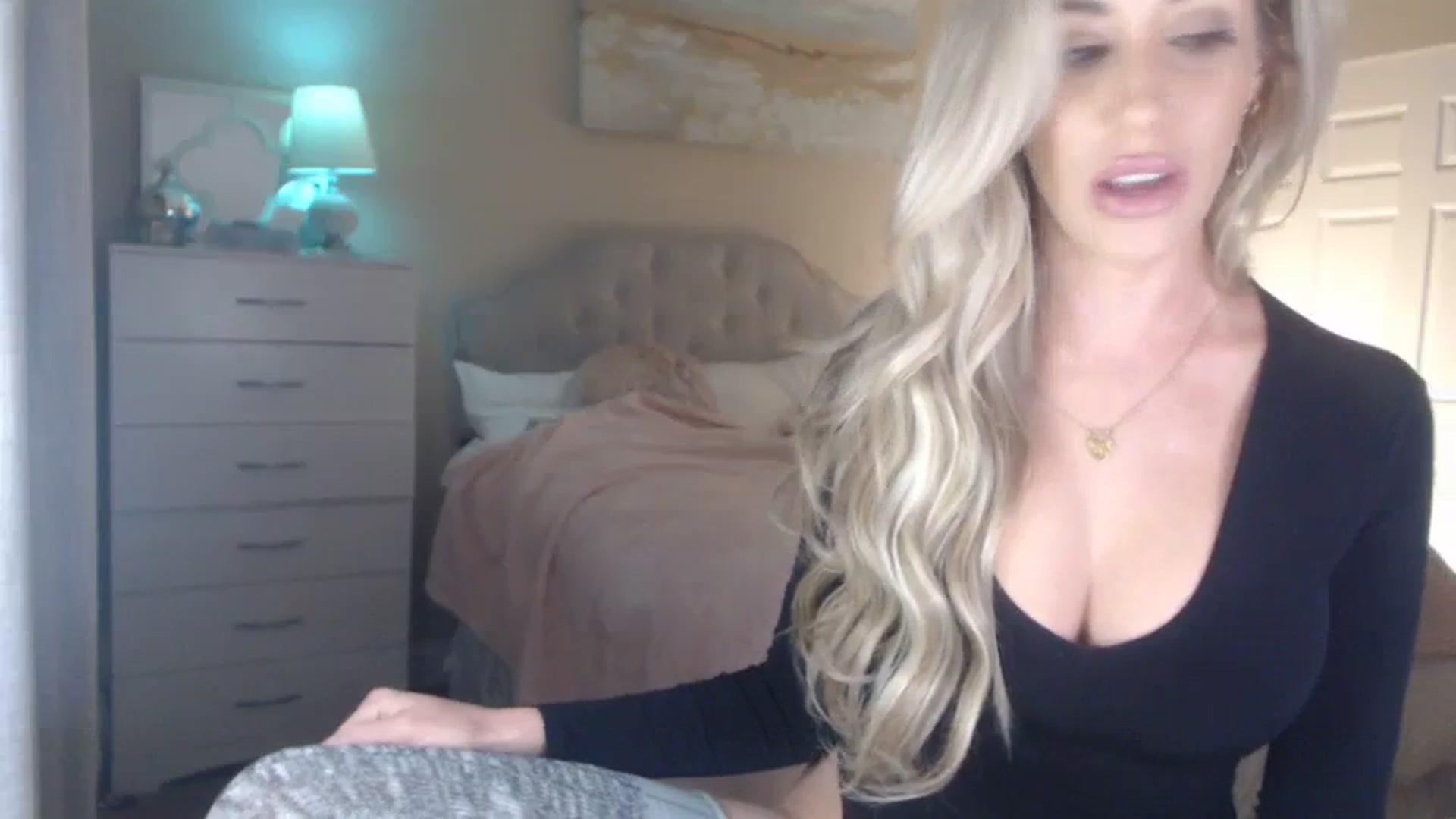 Gallery image thumbnail from Queen_bambii's myfreecams stream on, 12/05/2023, 05:43 image 13 of 20