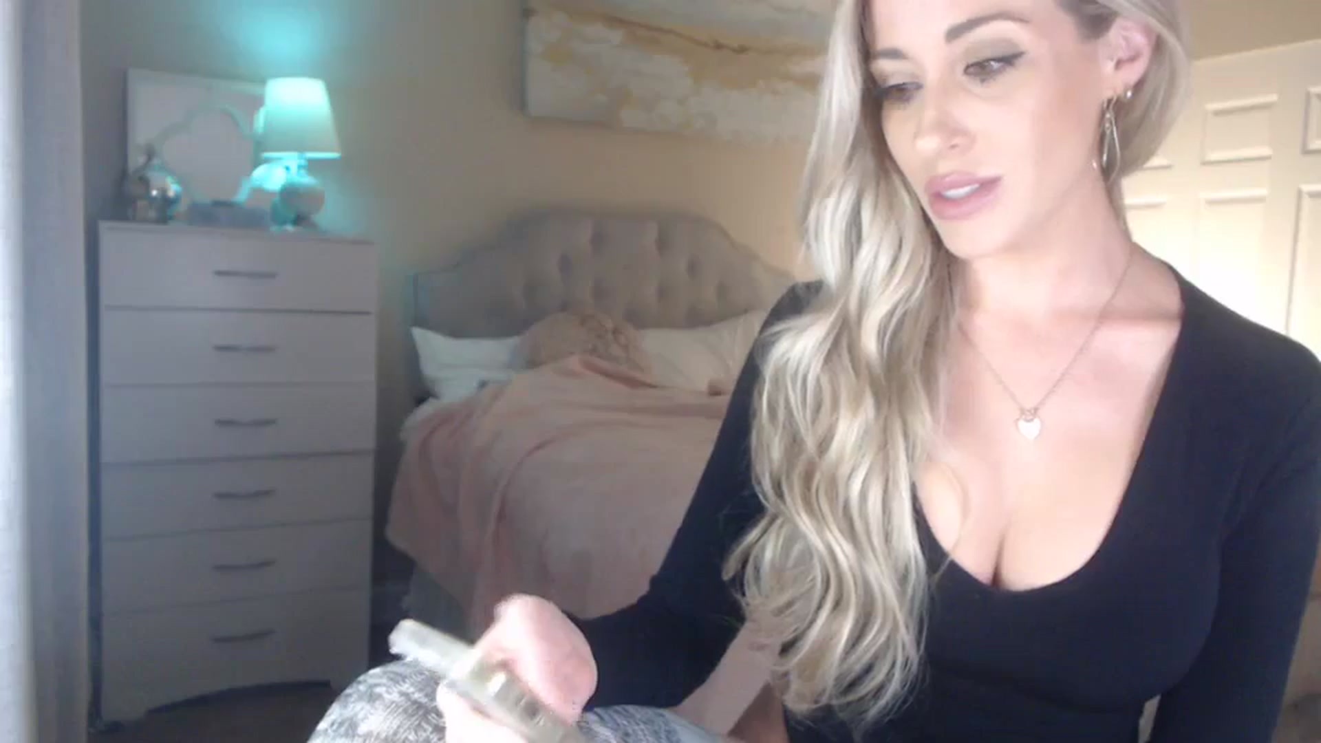 Gallery image thumbnail from Queen_bambii's myfreecams stream on, 12/05/2023, 05:43 image 17 of 20