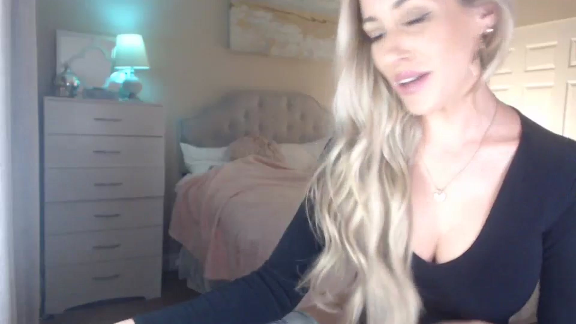 Gallery image thumbnail from Queen_bambii's myfreecams stream on, 12/05/2023, 05:43 image 7 of 20