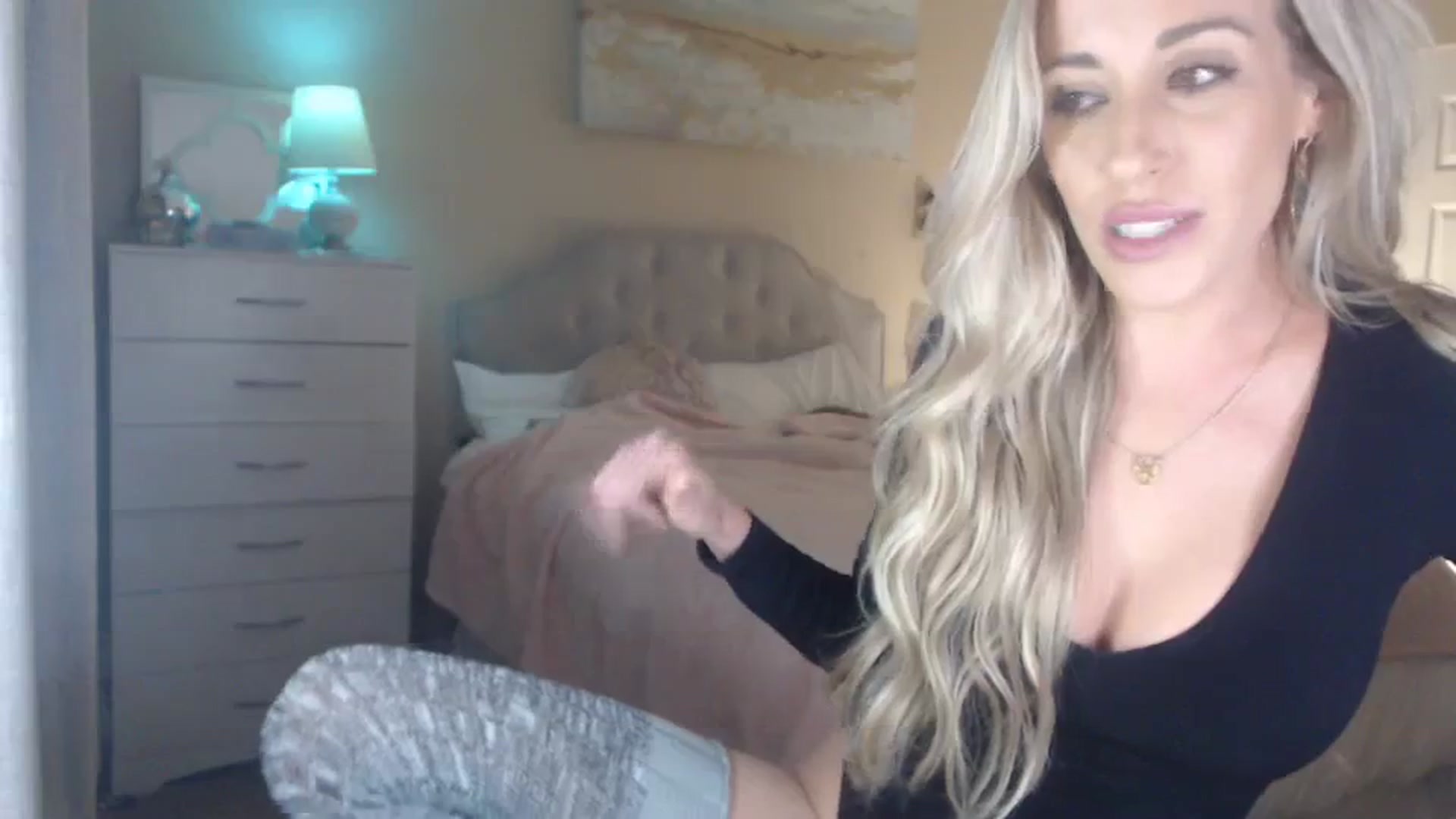 Gallery image thumbnail from Queen_bambii's myfreecams stream on, 12/05/2023, 05:43 image 11 of 20