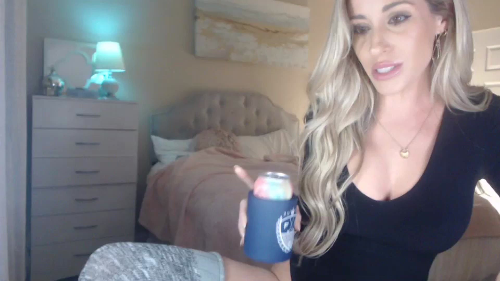 Gallery image thumbnail from Queen_bambii's myfreecams stream on, 12/05/2023, 06:58 image 10 of 20