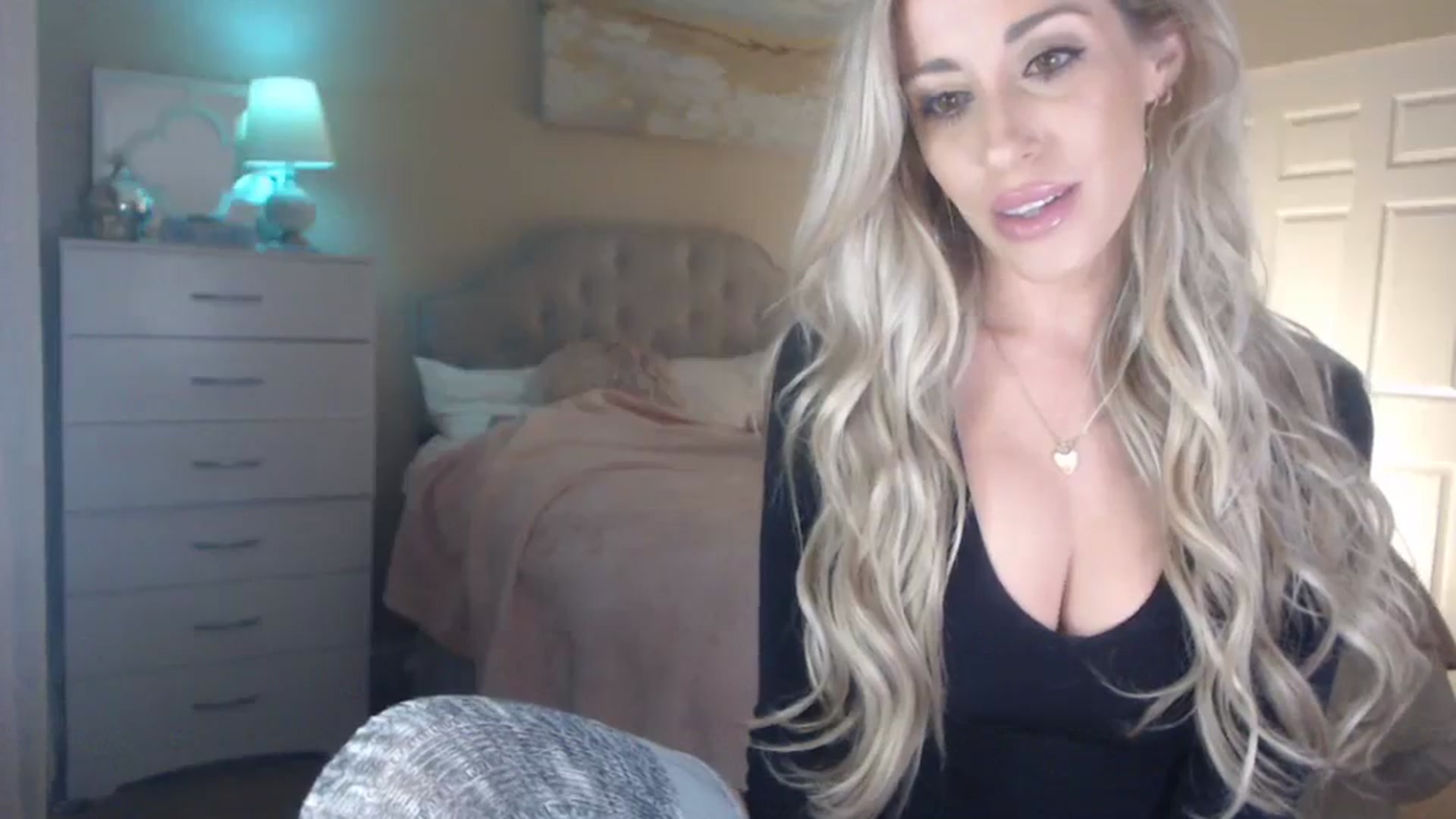 Gallery image thumbnail from Queen_bambii's myfreecams stream on, 12/05/2023, 06:58 image 6 of 20