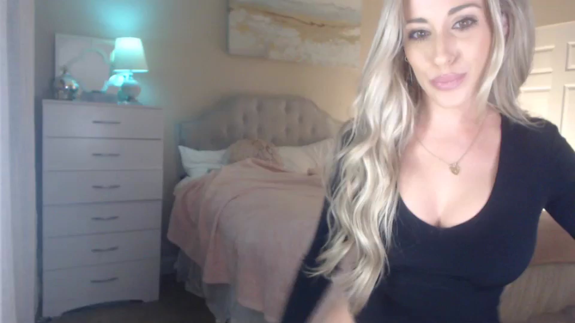 Gallery image thumbnail from Queen_bambii's myfreecams stream on, 12/05/2023, 06:58 image 1 of 20