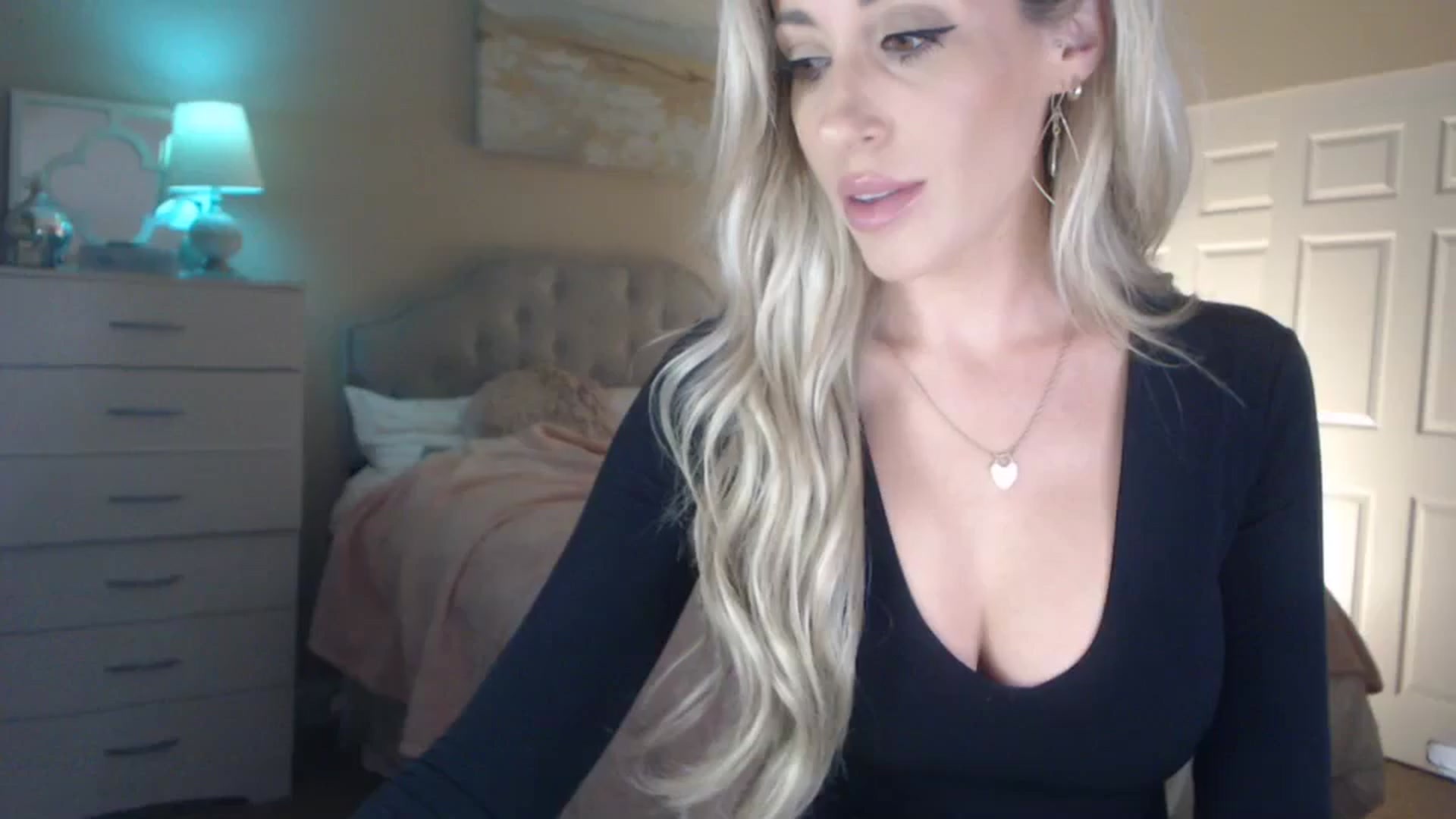 Gallery image thumbnail from Queen_bambii's myfreecams stream on, 12/05/2023, 06:58 image 17 of 20