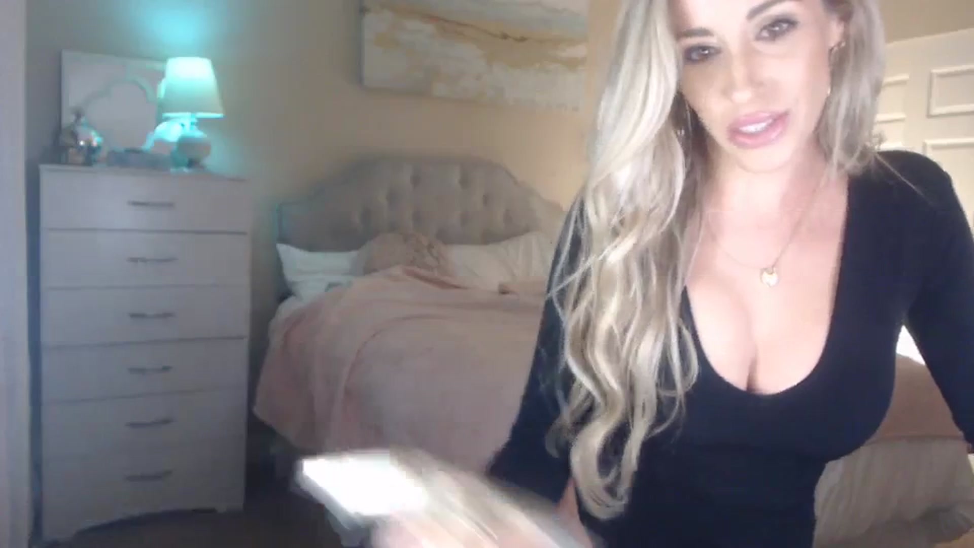 Gallery image thumbnail from Queen_bambii's myfreecams stream on, 12/05/2023, 06:58 image 7 of 20
