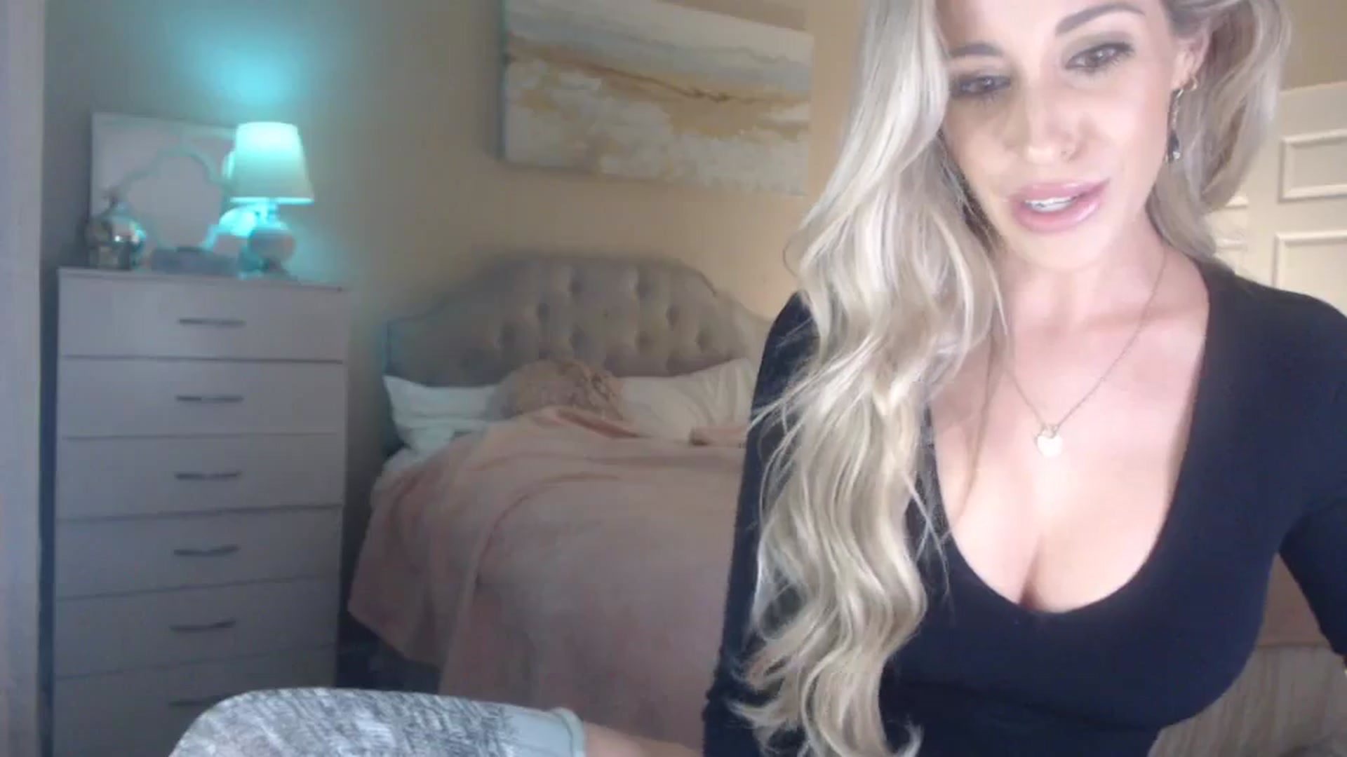 Gallery image thumbnail from Queen_bambii's myfreecams stream on, 12/05/2023, 06:58 image 9 of 20