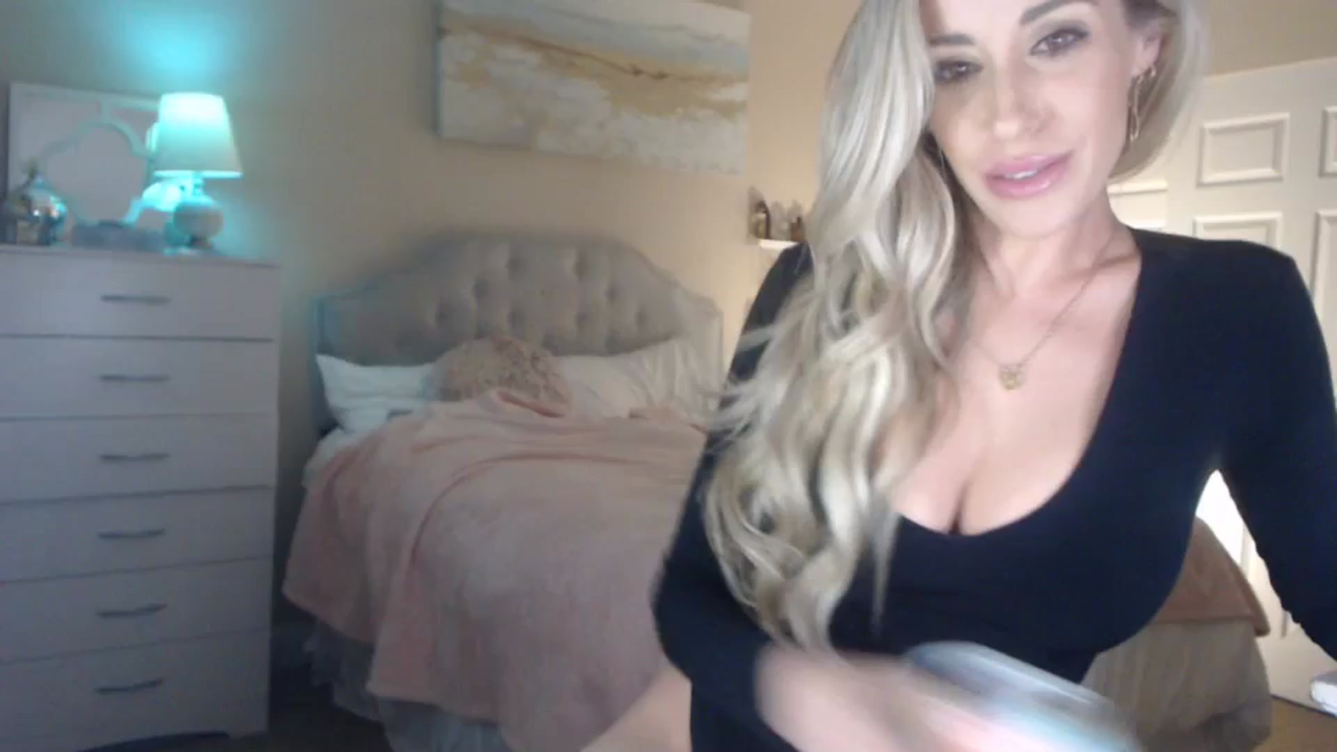 Gallery image thumbnail from Queen_bambii's myfreecams stream on, 12/05/2023, 06:58 image 18 of 20