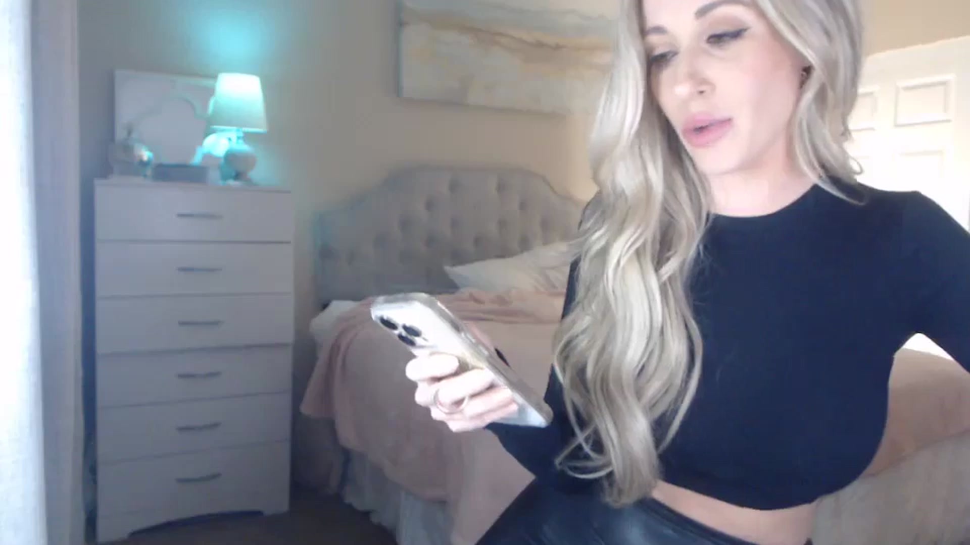 Gallery image thumbnail from Queen_bambii's myfreecams stream on, 12/07/2023, 09:09 image 3 of 20