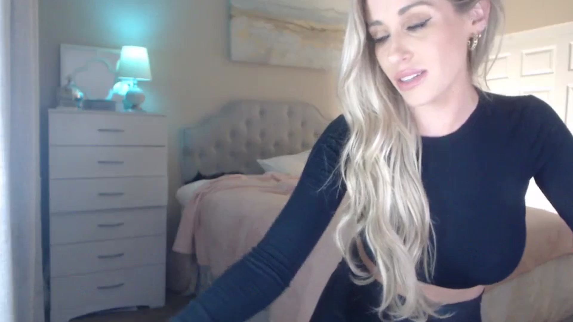 Gallery image thumbnail from Queen_bambii's myfreecams stream on, 12/07/2023, 09:09 image 15 of 20