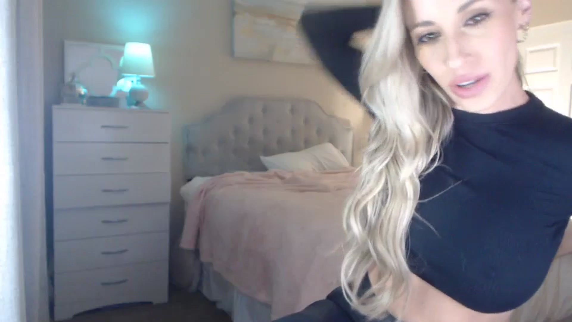 Gallery image thumbnail from Queen_bambii's myfreecams stream on, 12/07/2023, 09:09 image 10 of 20