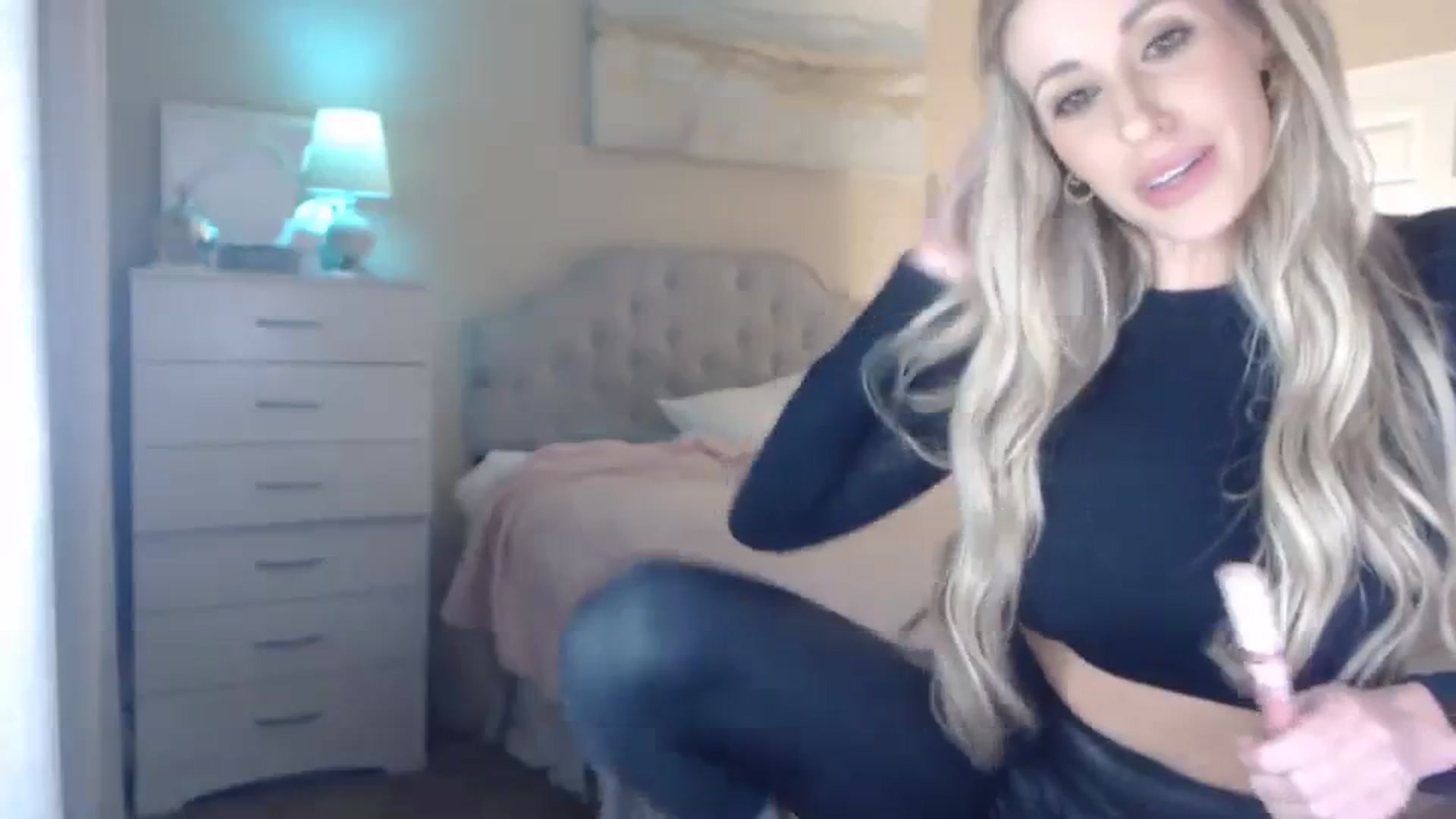 Gallery image thumbnail from Queen_bambii's myfreecams stream on, 12/07/2023, 09:09 image 7 of 20