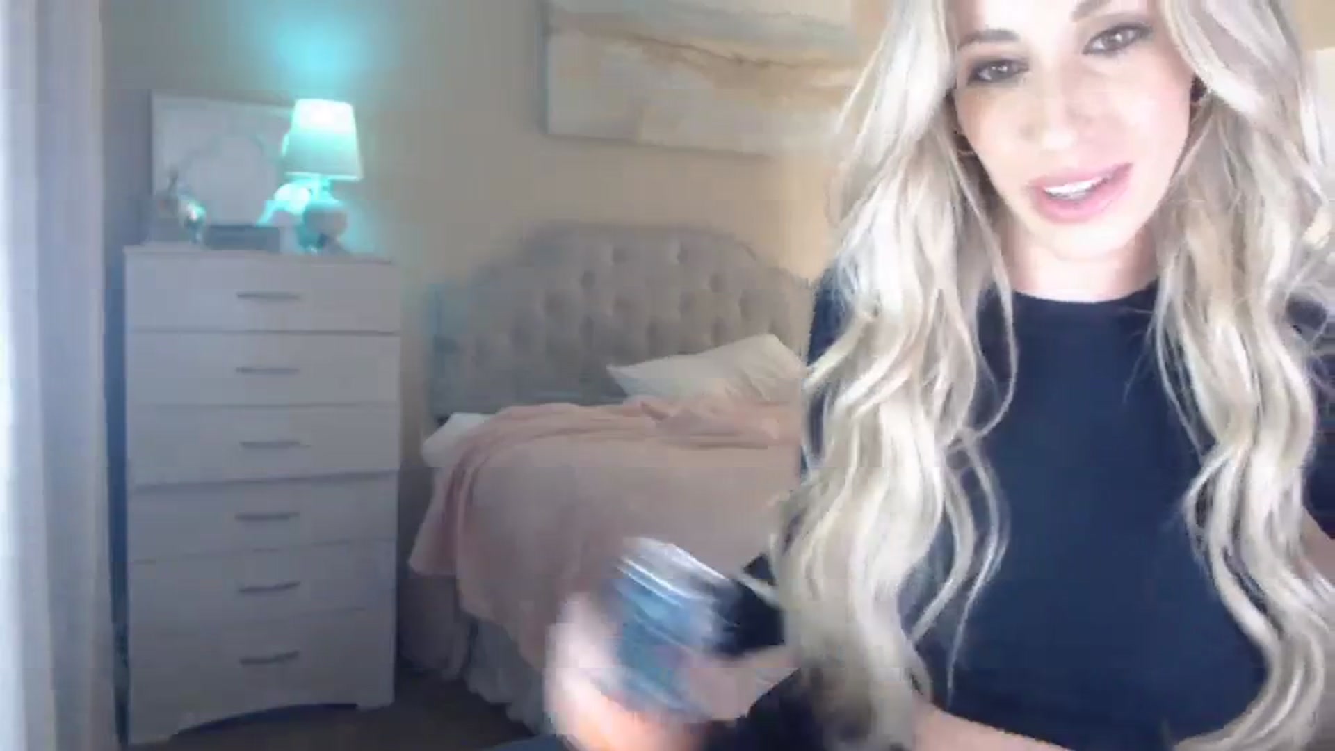 Gallery image thumbnail from Queen_bambii's myfreecams stream on, 12/07/2023, 09:09 image 9 of 20