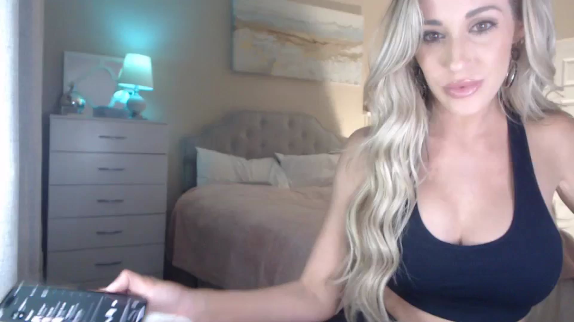 Gallery image thumbnail from Queen_bambii's myfreecams stream on, 12/09/2023, 06:42 image 7 of 20