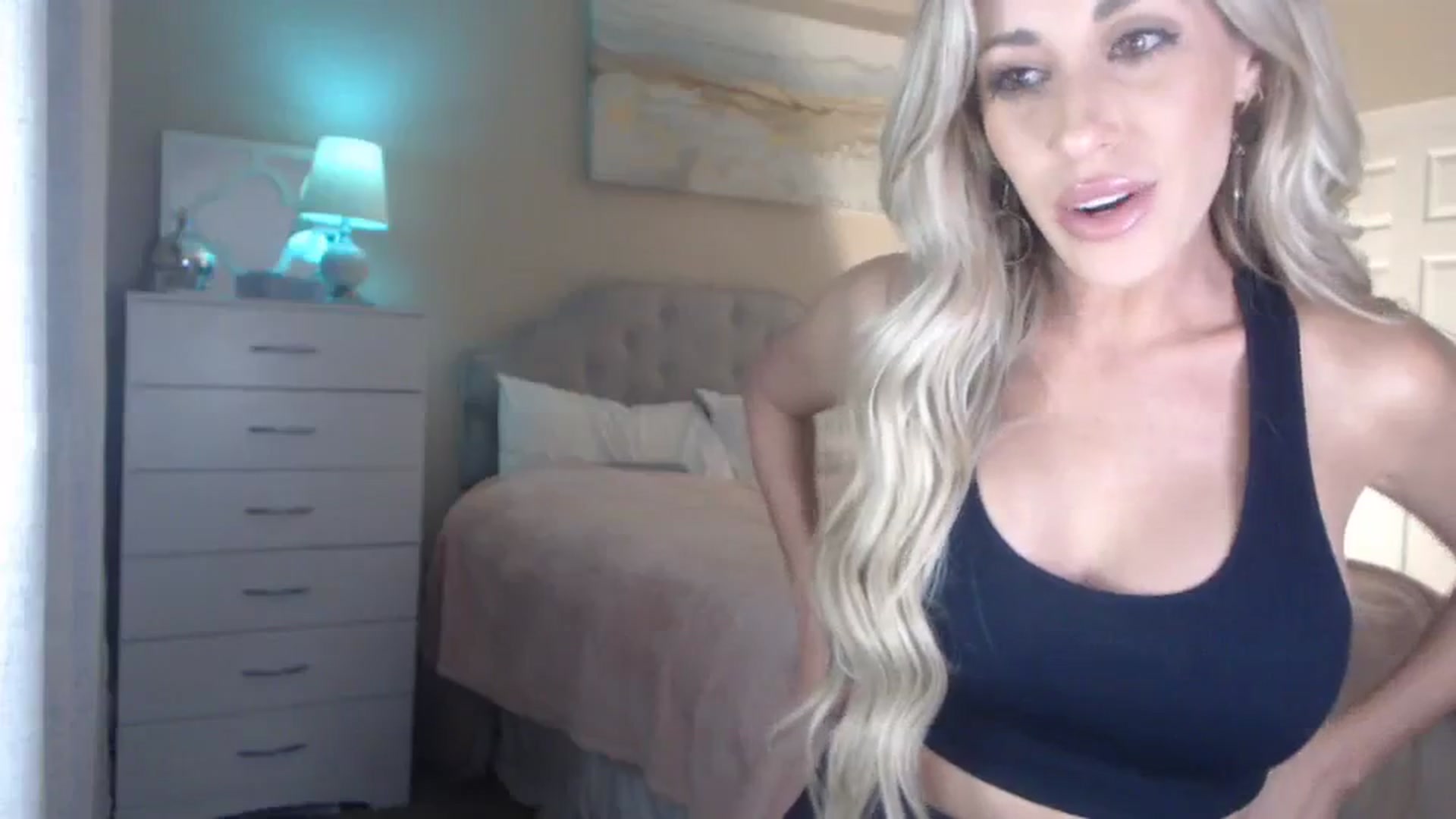 Gallery image thumbnail from Queen_bambii's myfreecams stream on, 12/09/2023, 06:42 image 8 of 20