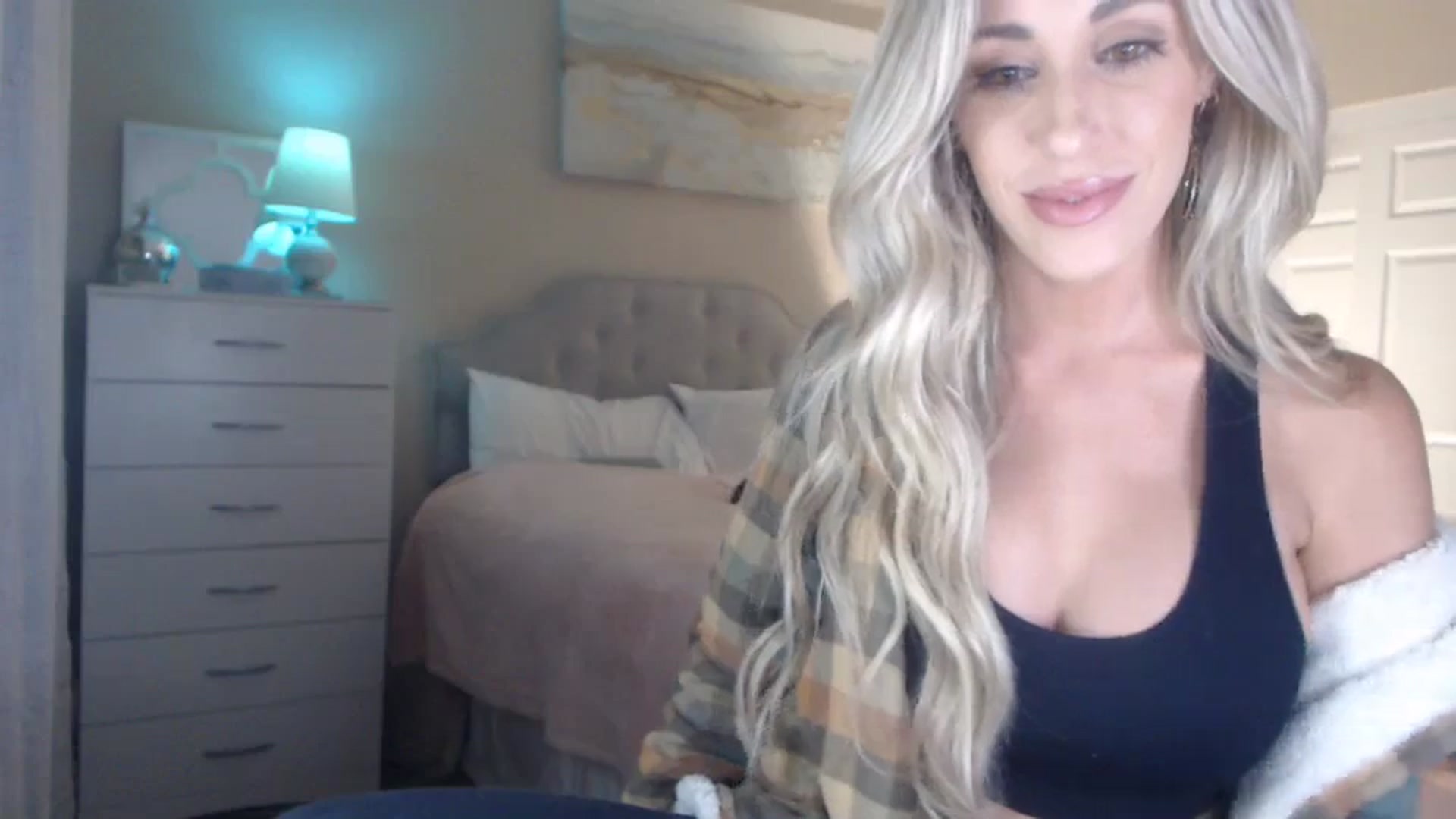 Gallery image thumbnail from Queen_bambii's myfreecams stream on, 12/09/2023, 09:35 image 5 of 20