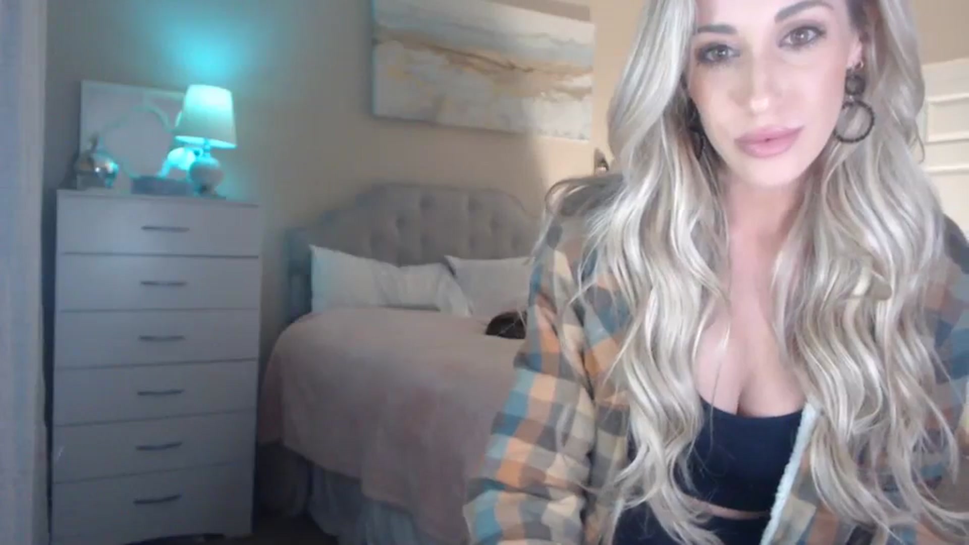 Gallery image thumbnail from Queen_bambii's myfreecams stream on, 12/09/2023, 09:35 image 4 of 20