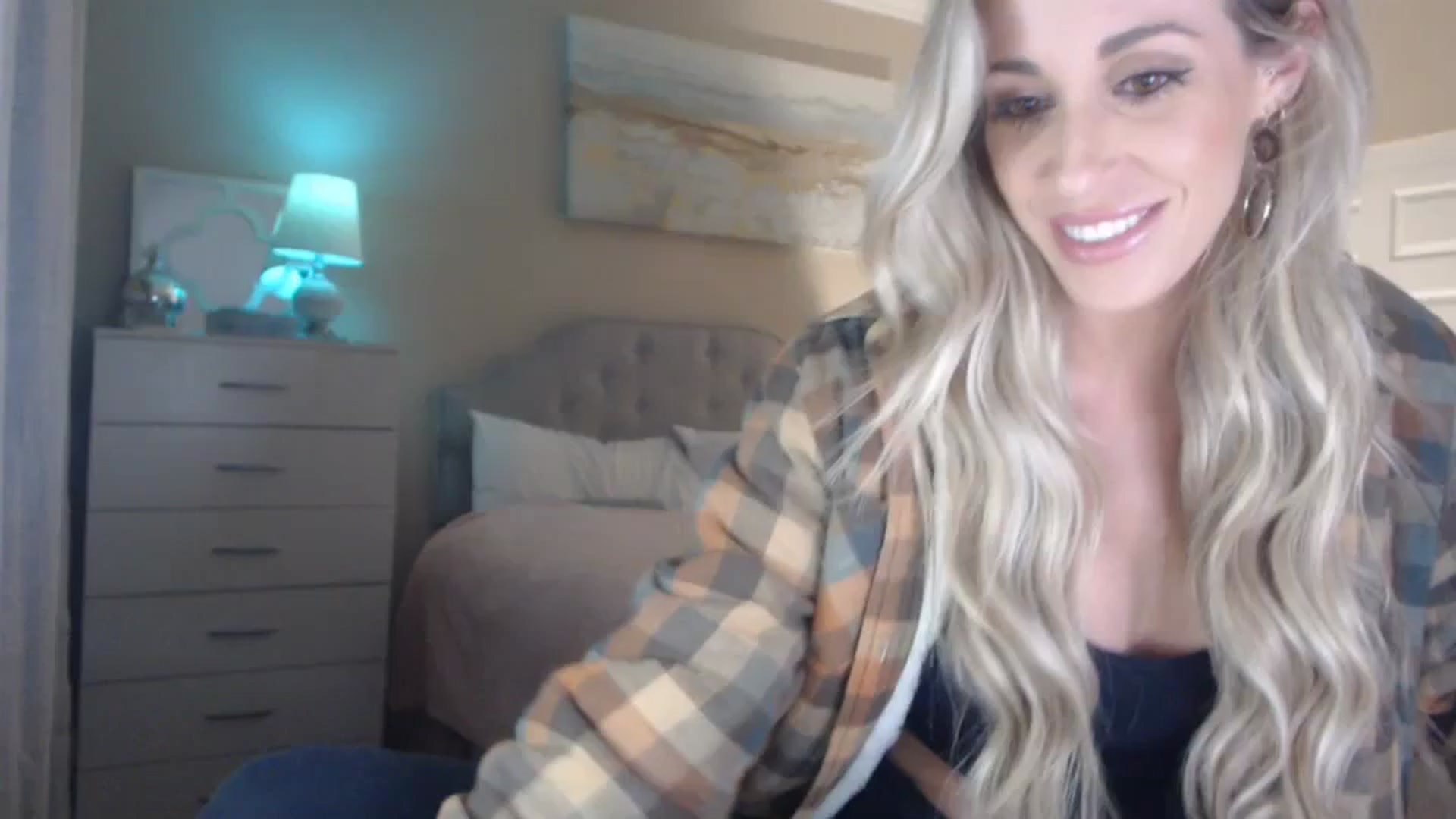 Gallery image thumbnail from Queen_bambii's myfreecams stream on, 12/09/2023, 09:35 image 9 of 20