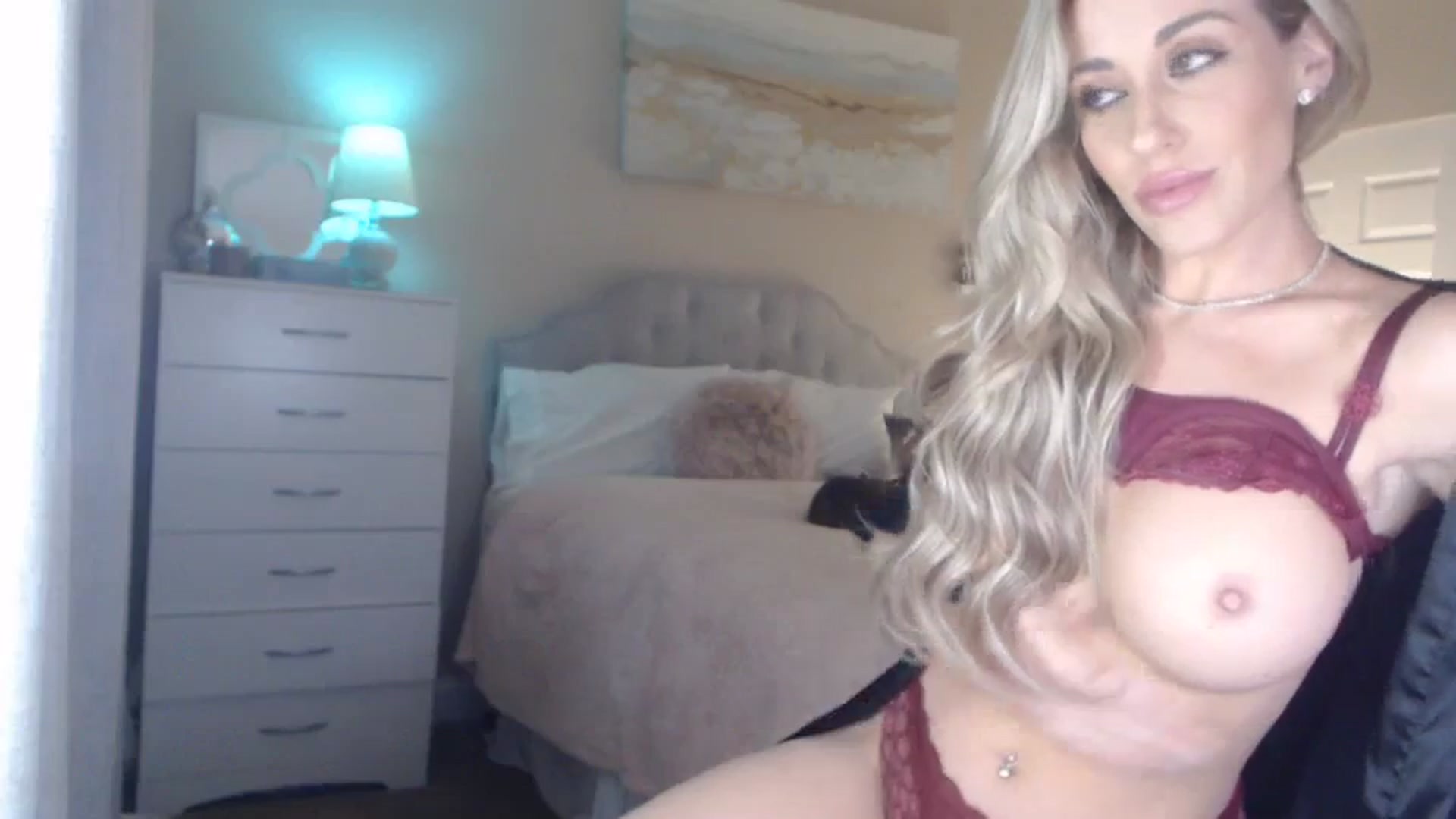 Gallery image thumbnail from Queen_bambii's myfreecams stream on, 12/14/2023, 09:29 image 10 of 20