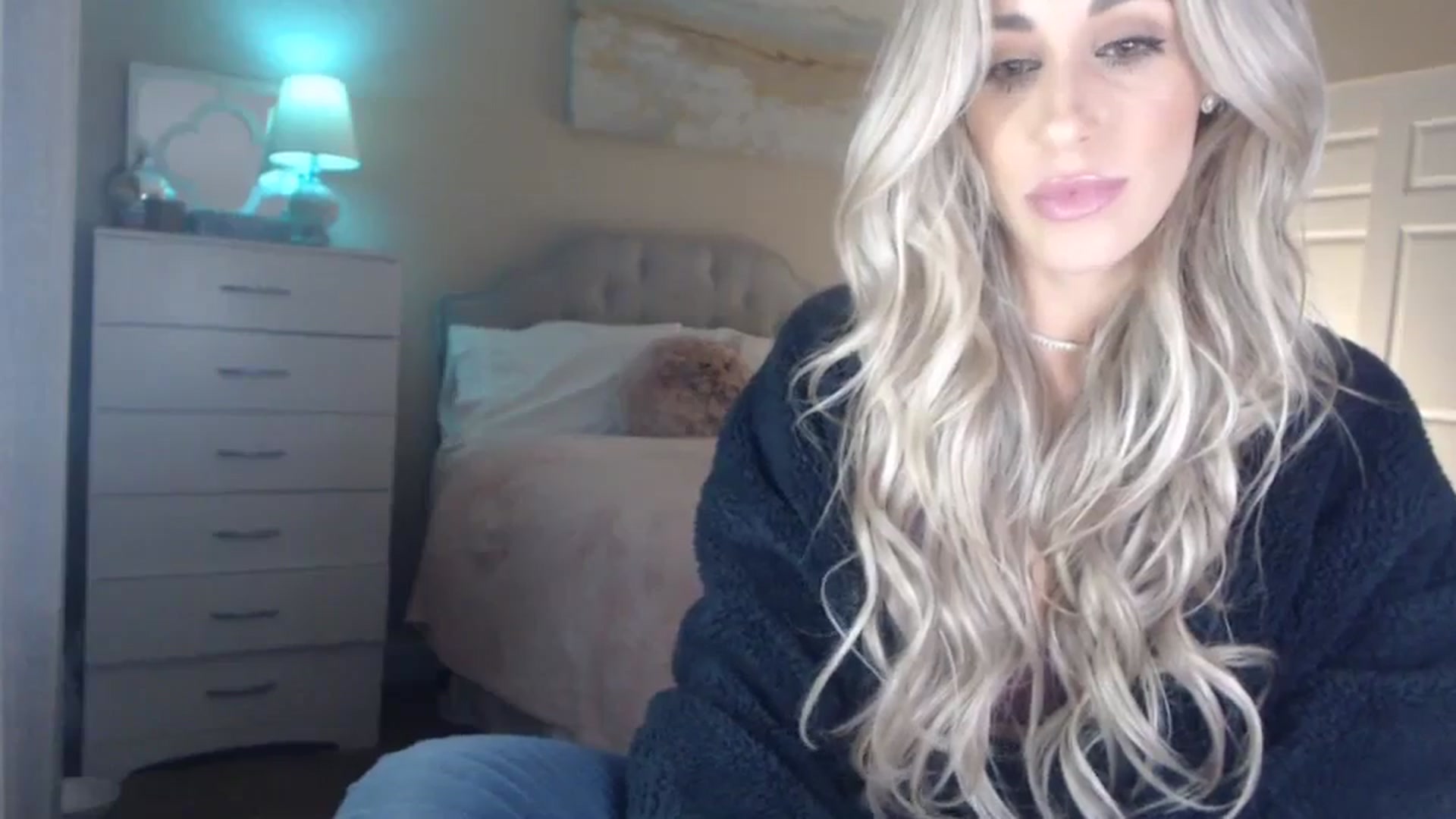 Gallery image thumbnail from Queen_bambii's myfreecams stream on, 12/14/2023, 09:29 image 4 of 20