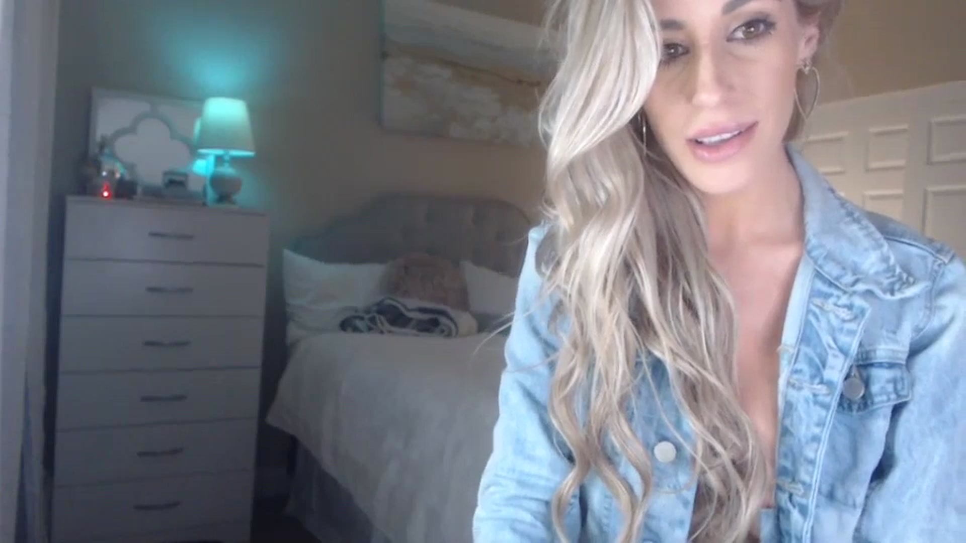 Gallery image thumbnail from Queen_bambii's myfreecams stream on, 12/19/2023, 08:57 image 15 of 20