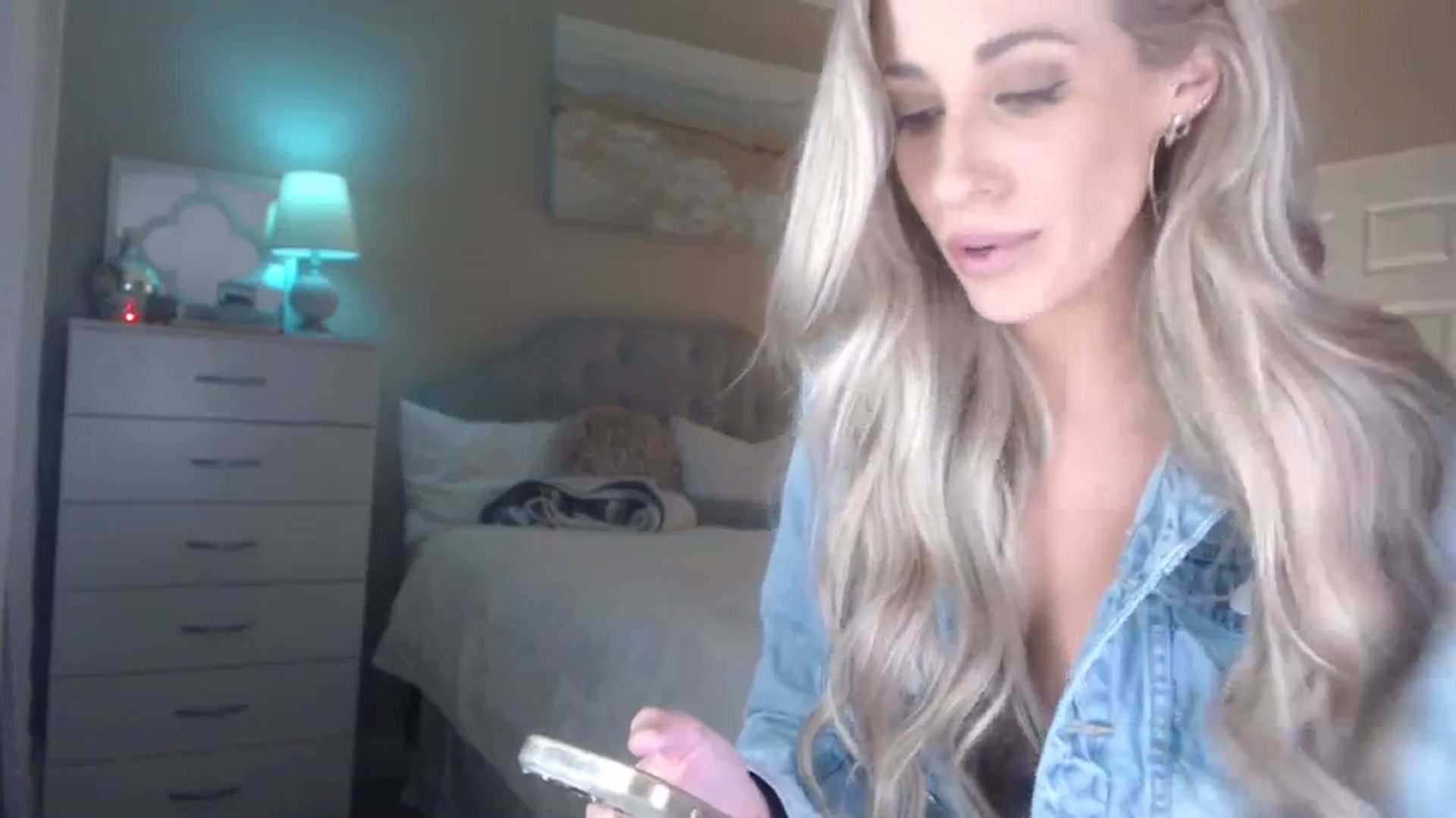 Gallery image thumbnail from Queen_bambii's myfreecams stream on, 12/19/2023, 08:57 image 3 of 20