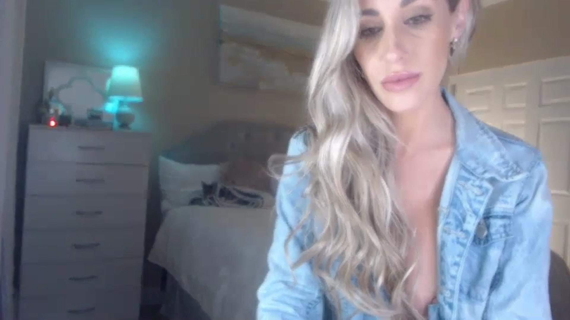 Gallery image thumbnail from Queen_bambii's myfreecams stream on, 12/19/2023, 08:57 image 7 of 20