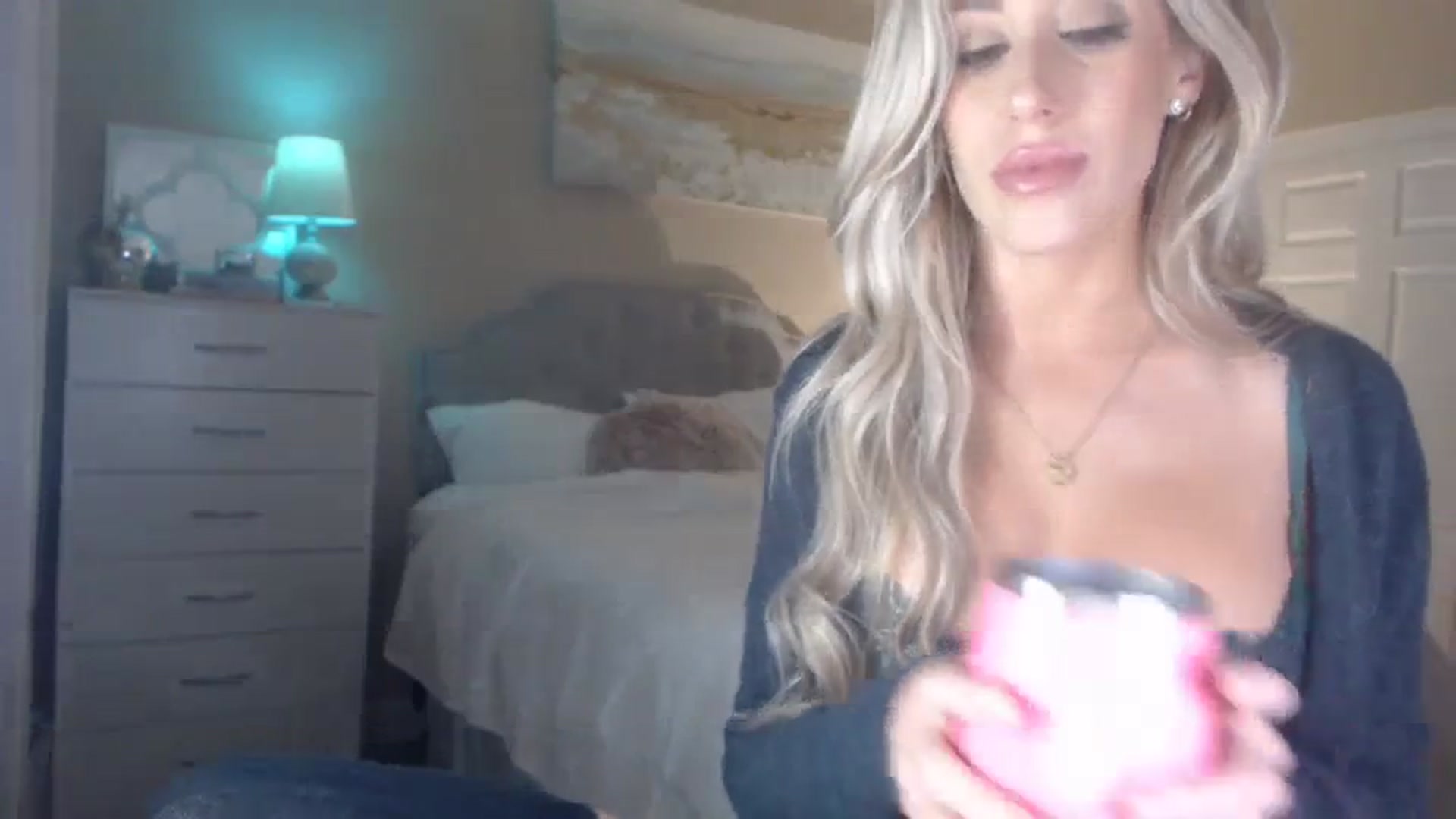 Gallery image thumbnail from Queen_bambii's myfreecams stream on, 12/21/2023, 05:25 image 2 of 20