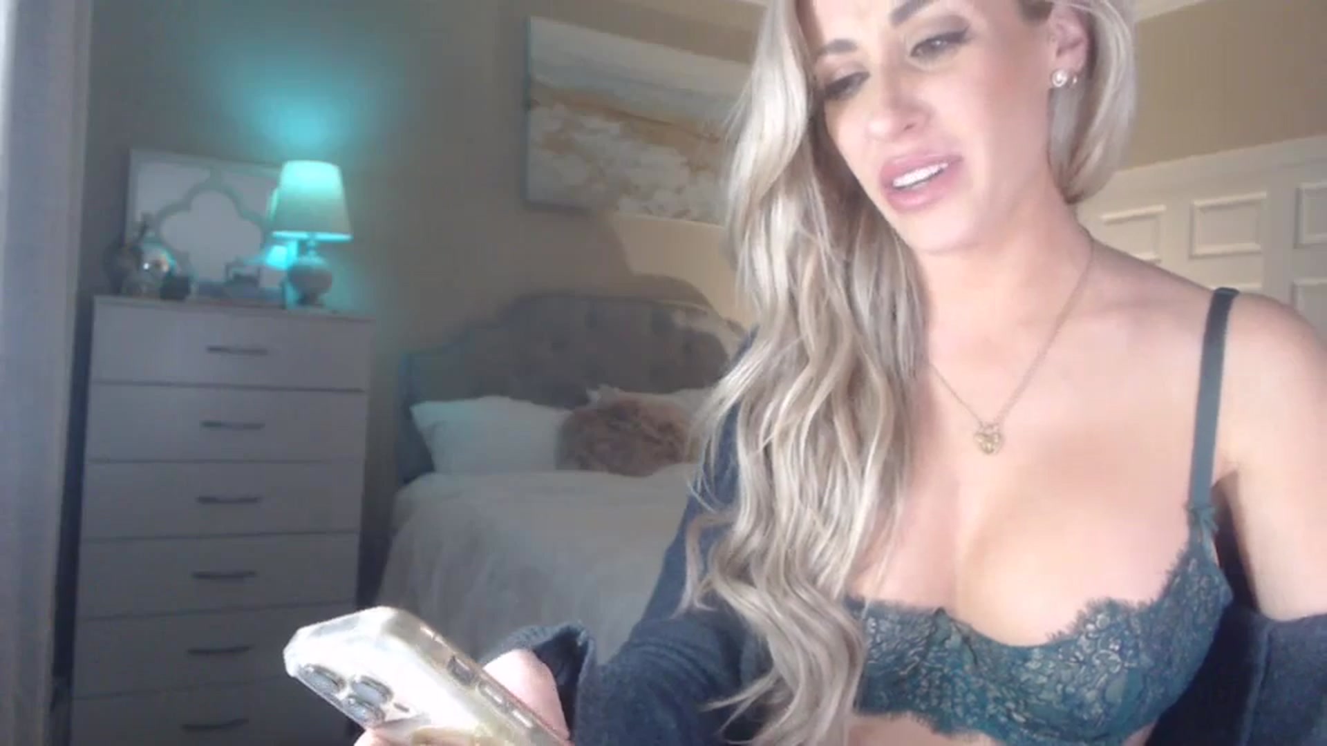 Gallery image thumbnail from Queen_bambii's myfreecams stream on, 12/21/2023, 08:25 image 5 of 20