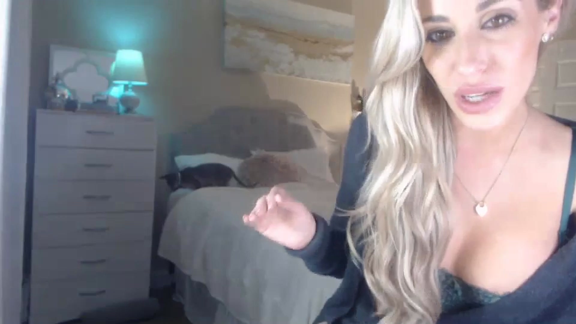 Gallery image thumbnail from Queen_bambii's myfreecams stream on, 12/21/2023, 08:25 image 19 of 20