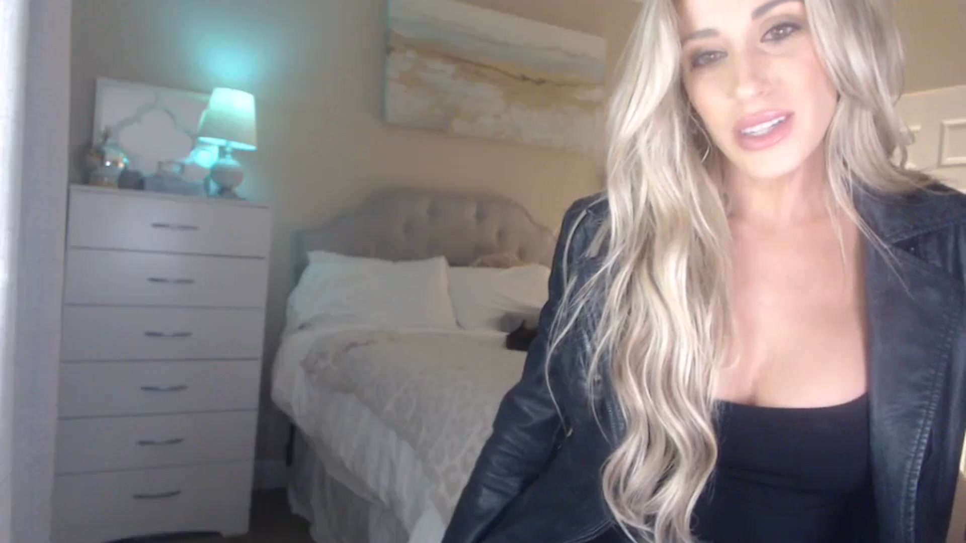 Gallery image thumbnail from Queen_bambii's myfreecams stream on, 12/28/2023, 06:42 image 10 of 20