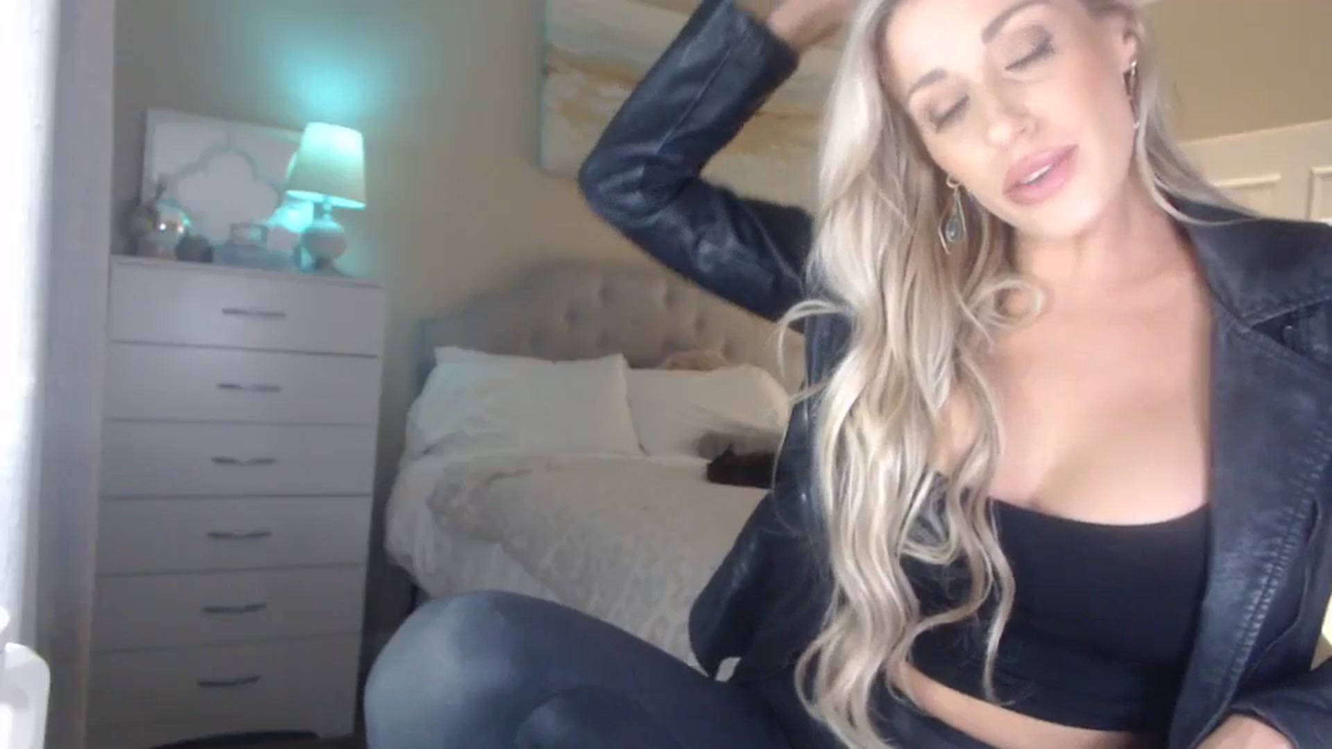 Gallery image thumbnail from Queen_bambii's myfreecams stream on, 12/28/2023, 06:42 image 11 of 20