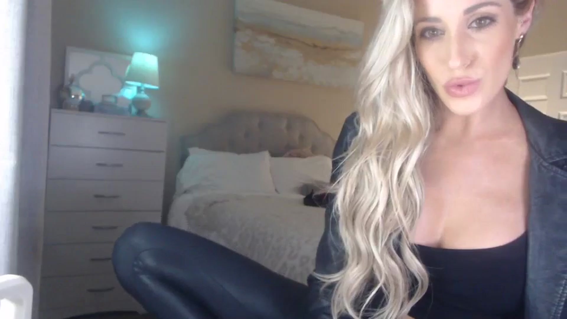 Gallery image thumbnail from Queen_bambii's myfreecams stream on, 12/28/2023, 06:42 image 15 of 20