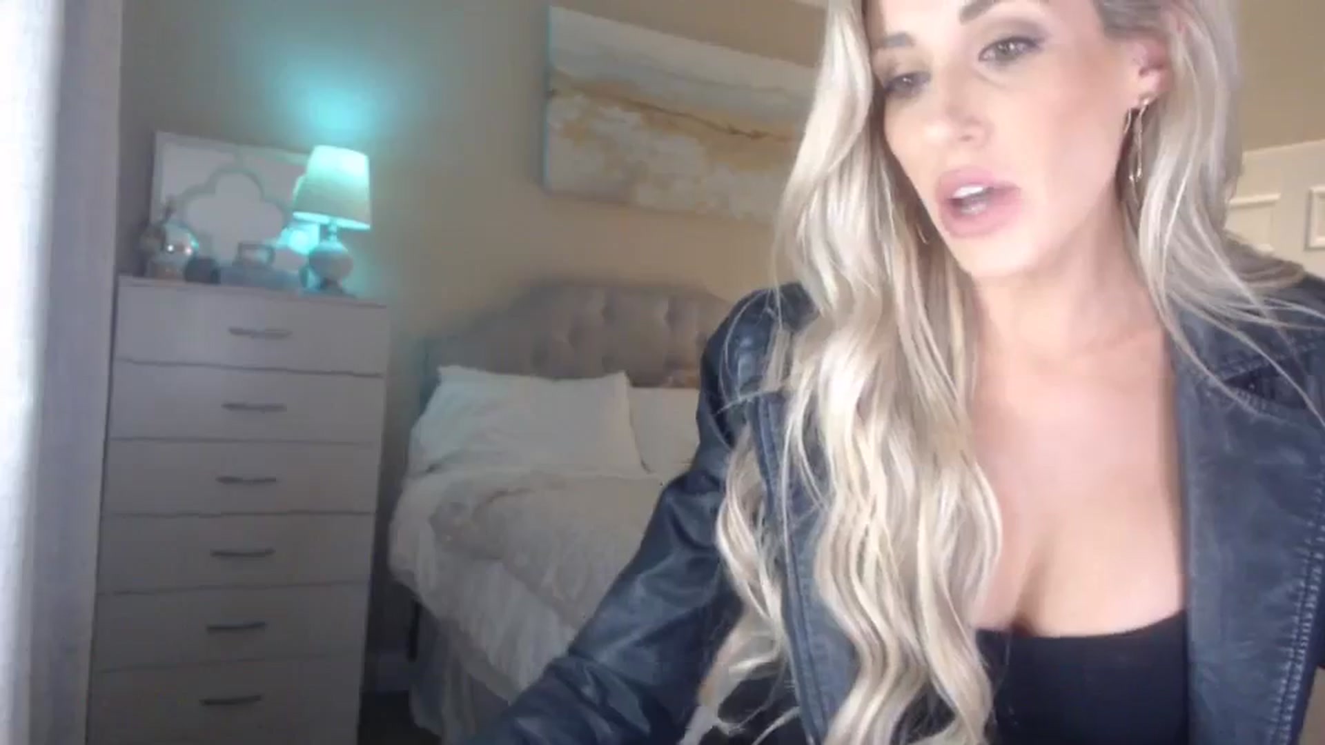 Gallery image thumbnail from Queen_bambii's myfreecams stream on, 12/28/2023, 06:42 image 4 of 20