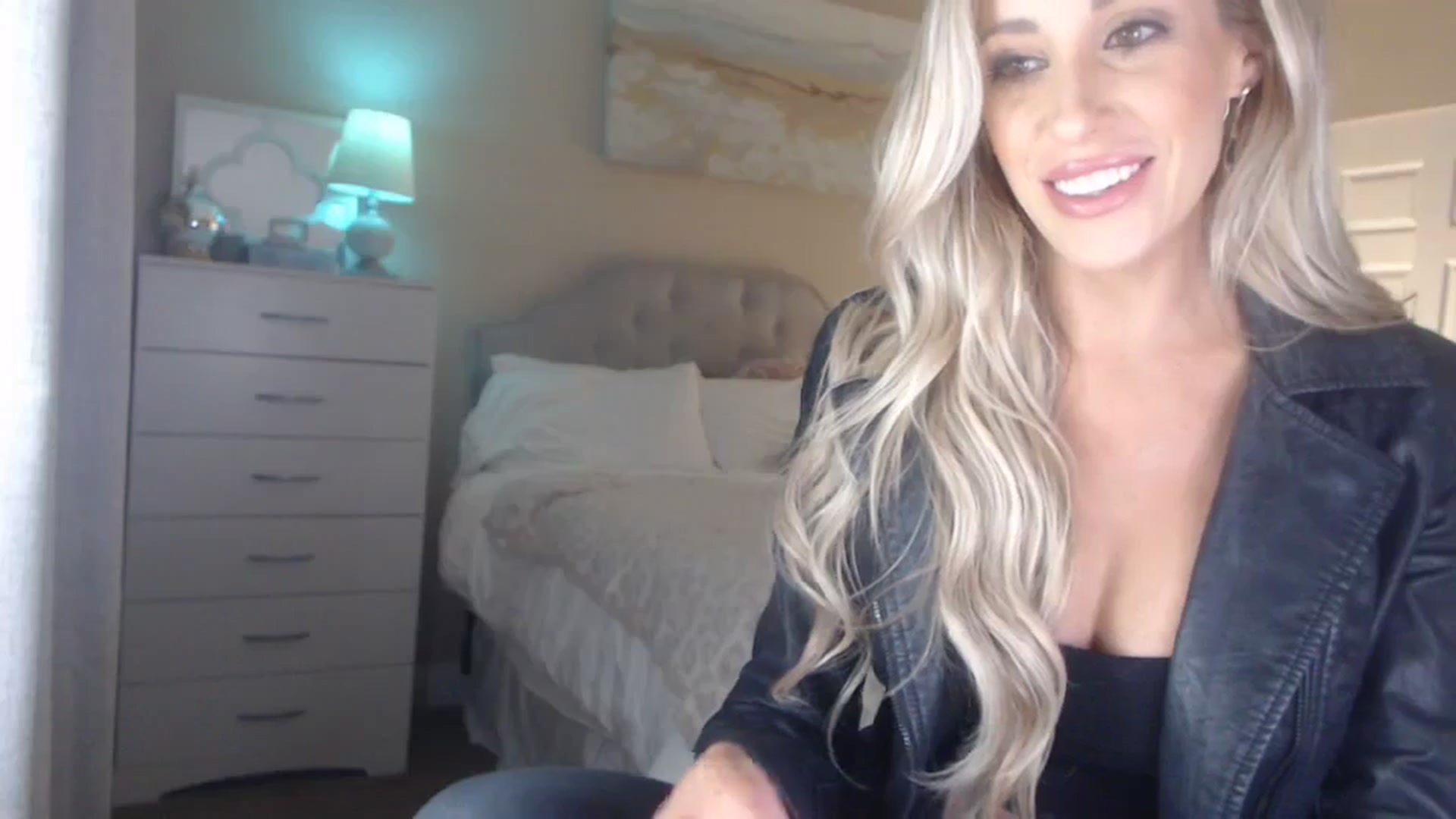 Gallery image thumbnail from Queen_bambii's myfreecams stream on, 12/28/2023, 06:42 image 3 of 20