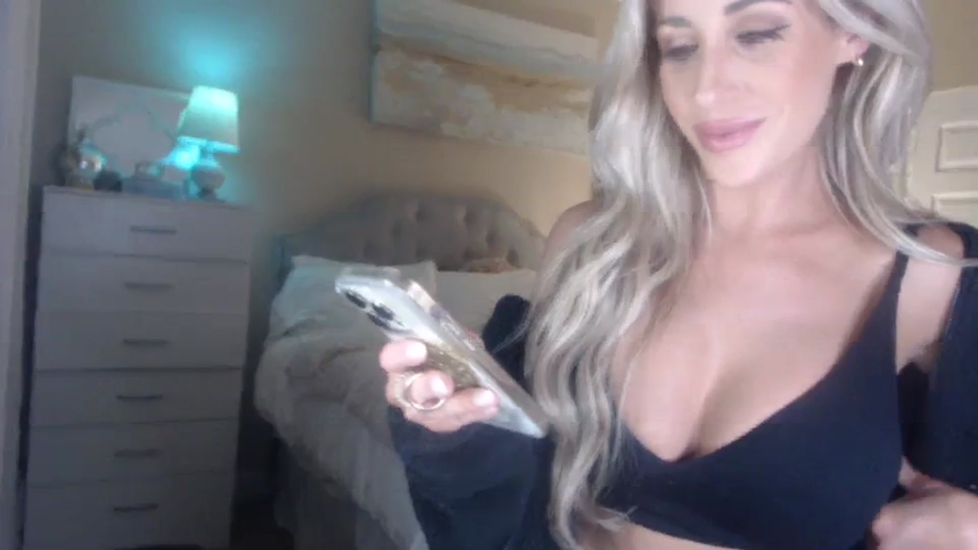 Gallery image thumbnail from Queen_bambii's myfreecams stream on, 12/28/2023, 07:41 image 5 of 20
