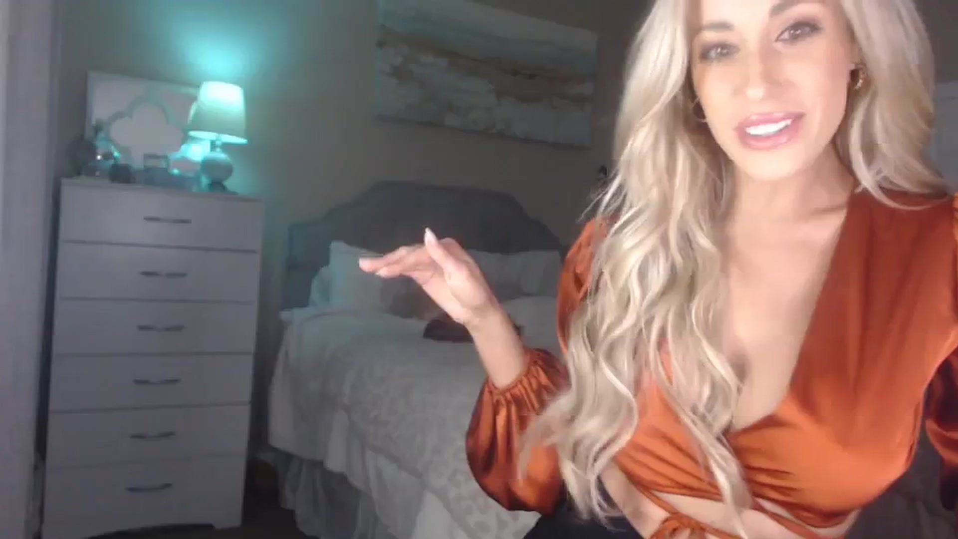 Gallery image thumbnail from Queen_bambii's myfreecams stream on, 01/03/2024, 06:26 image 5 of 20