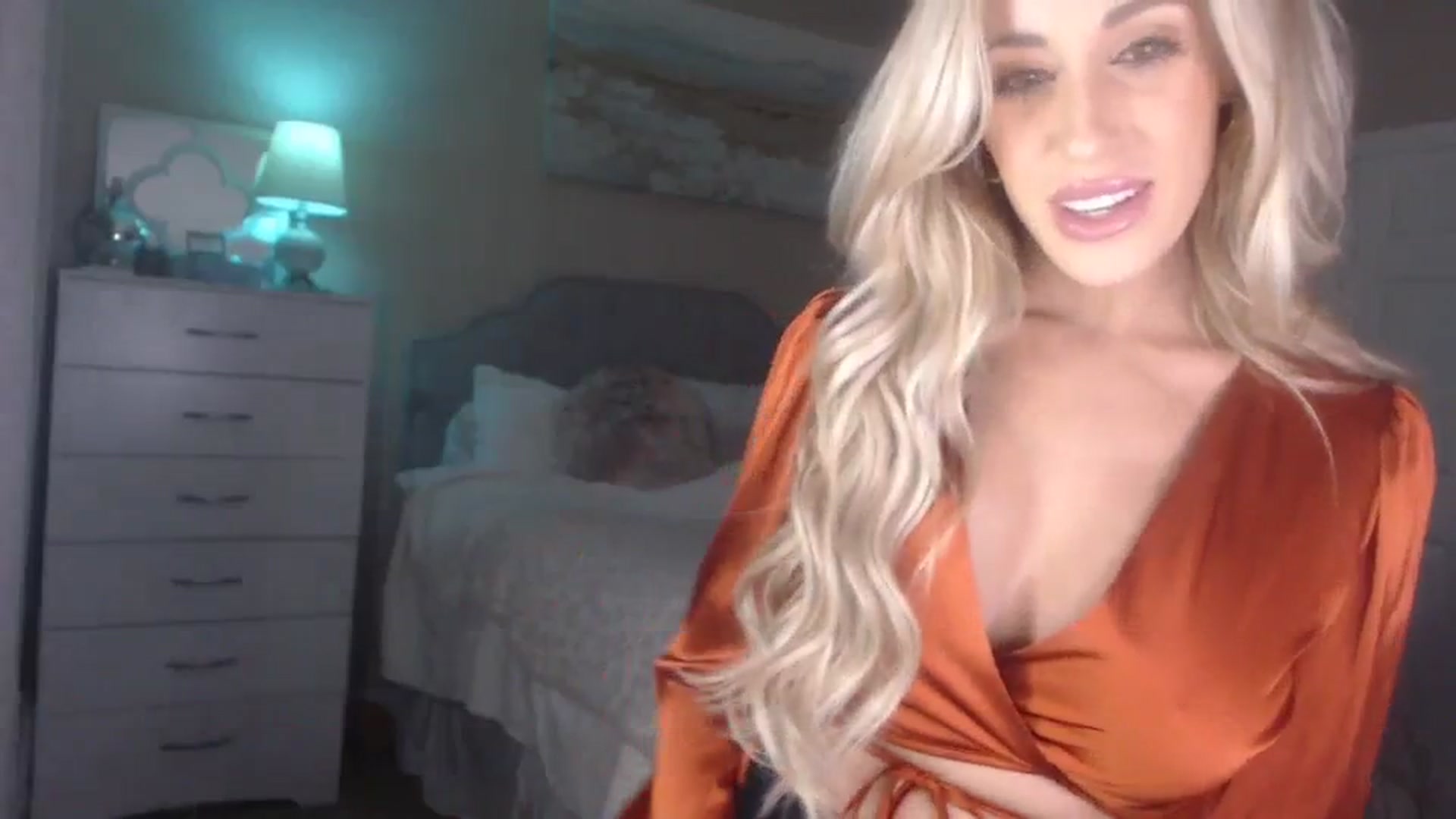 Gallery image thumbnail from Queen_bambii's myfreecams stream on, 01/03/2024, 06:26 image 8 of 20