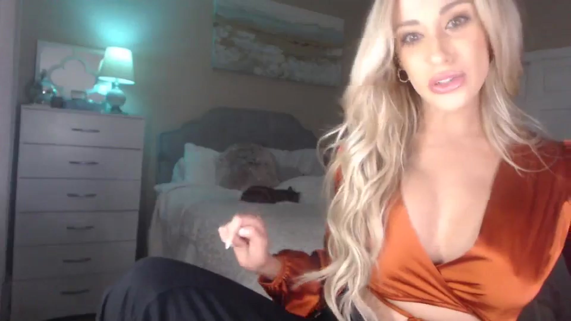 Gallery image thumbnail from Queen_bambii's myfreecams stream on, 01/03/2024, 06:26 image 4 of 20