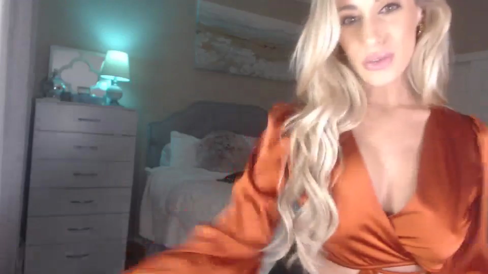 Gallery image thumbnail from Queen_bambii's myfreecams stream on, 01/03/2024, 09:09 image 6 of 20