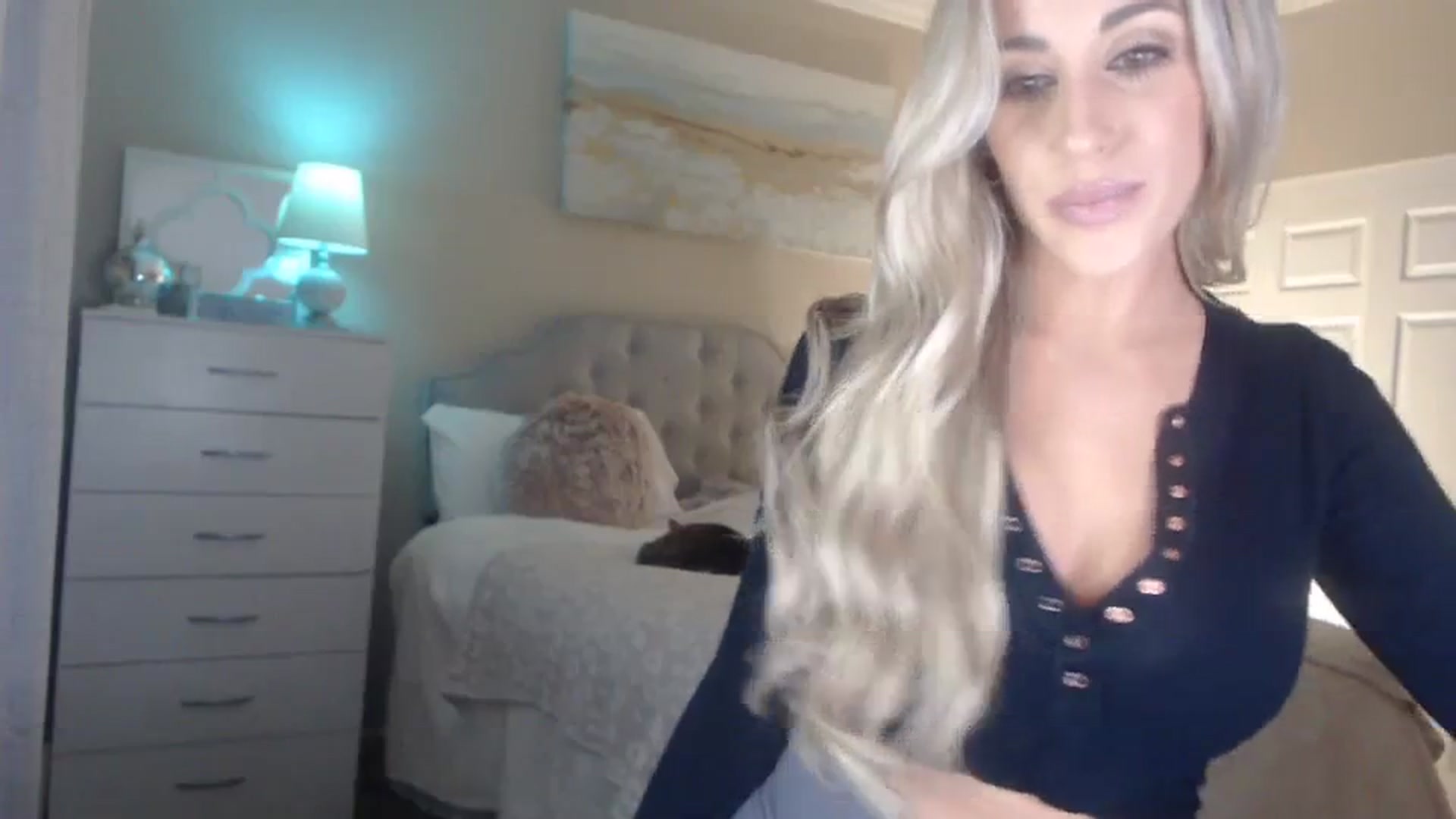 Gallery image thumbnail from Queen_bambii's myfreecams stream on, 01/05/2024, 07:19 image 6 of 20