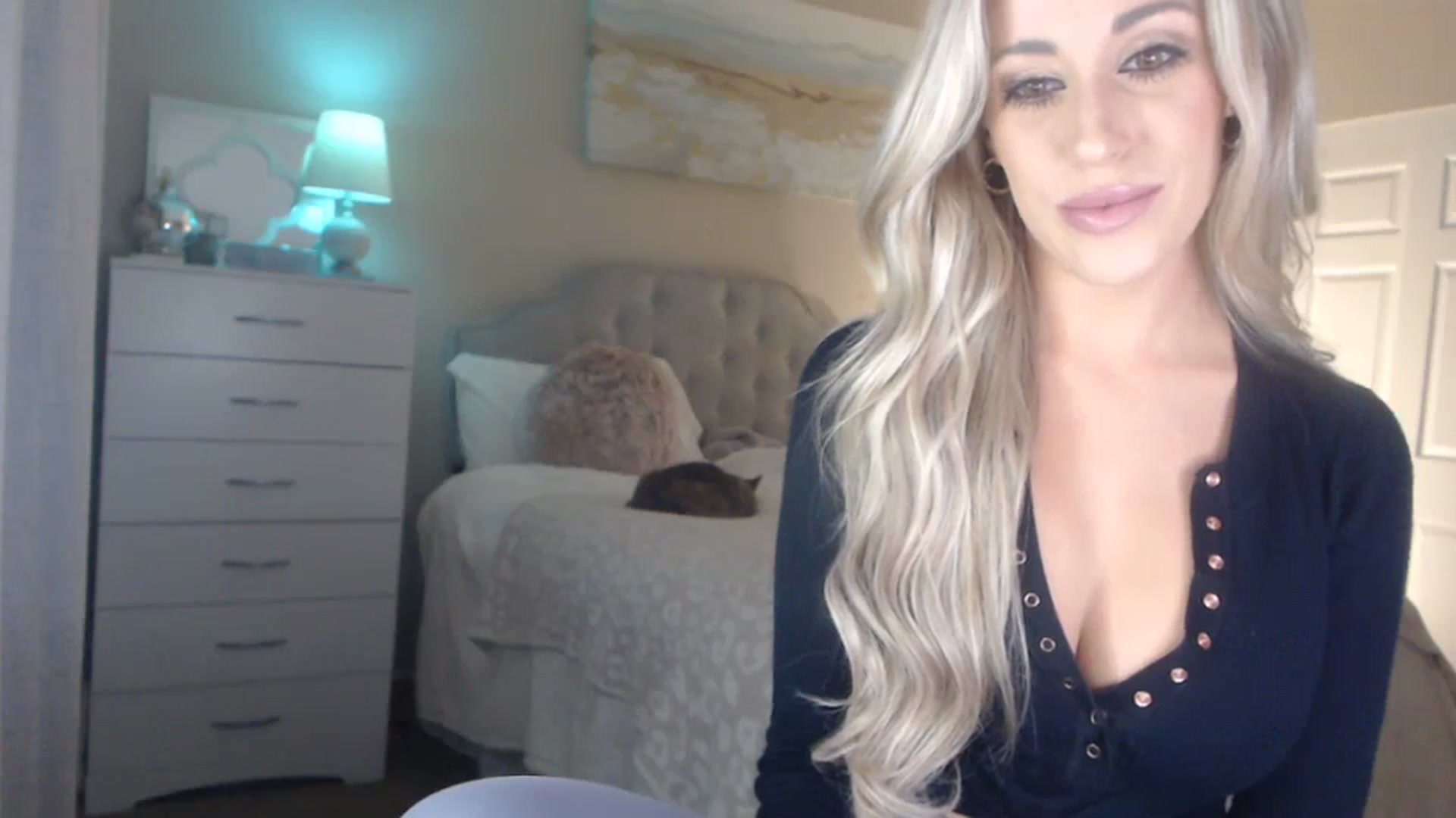 Gallery image thumbnail from Queen_bambii's myfreecams stream on, 01/05/2024, 07:19 image 2 of 20