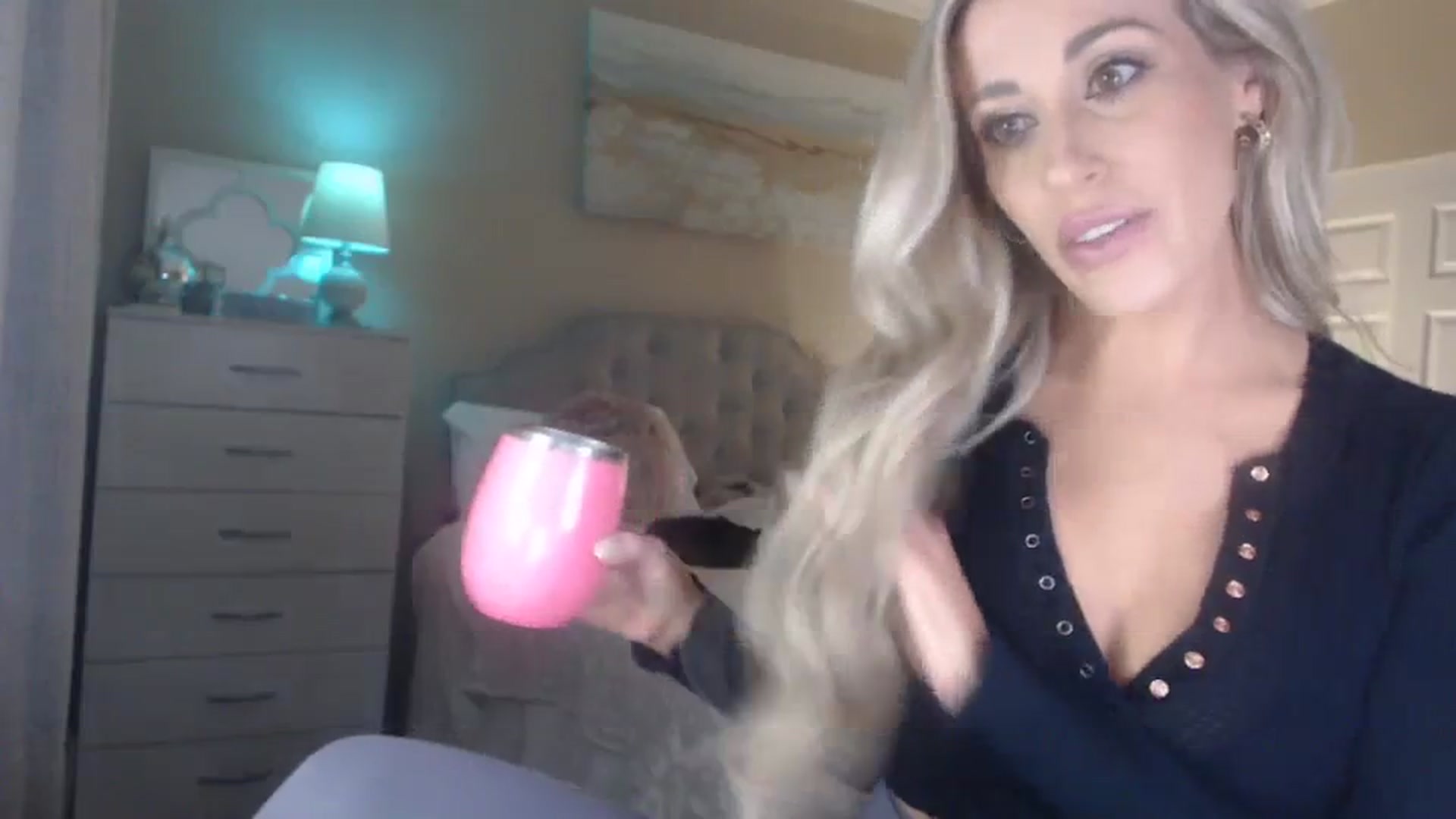 Gallery image thumbnail from Queen_bambii's myfreecams stream on, 01/05/2024, 07:19 image 3 of 20