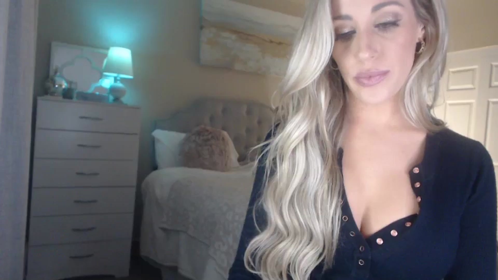 Gallery image thumbnail from Queen_bambii's myfreecams stream on, 01/05/2024, 07:19 image 10 of 20
