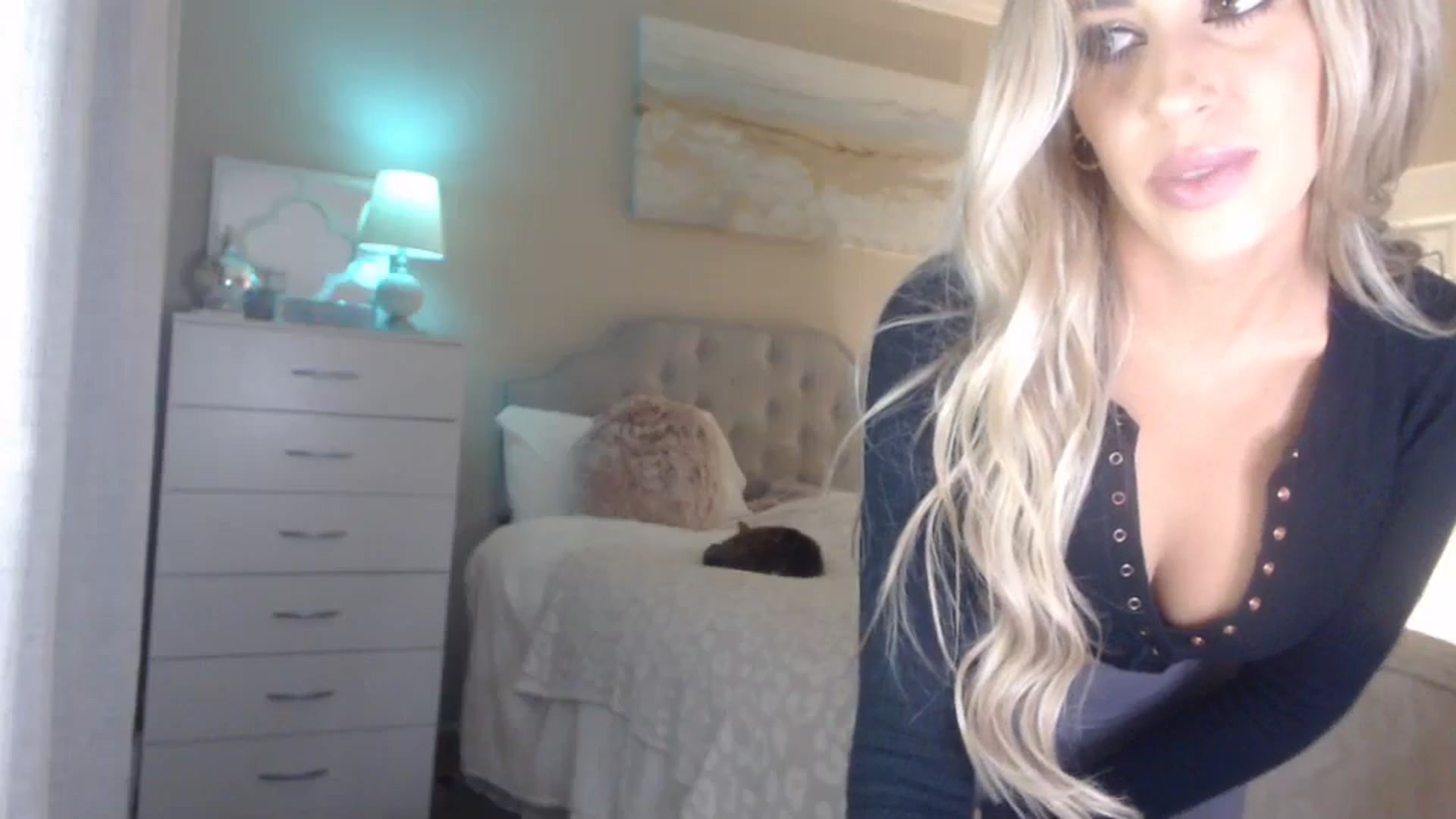 Gallery image thumbnail from Queen_bambii's myfreecams stream on, 01/05/2024, 07:19 image 7 of 20