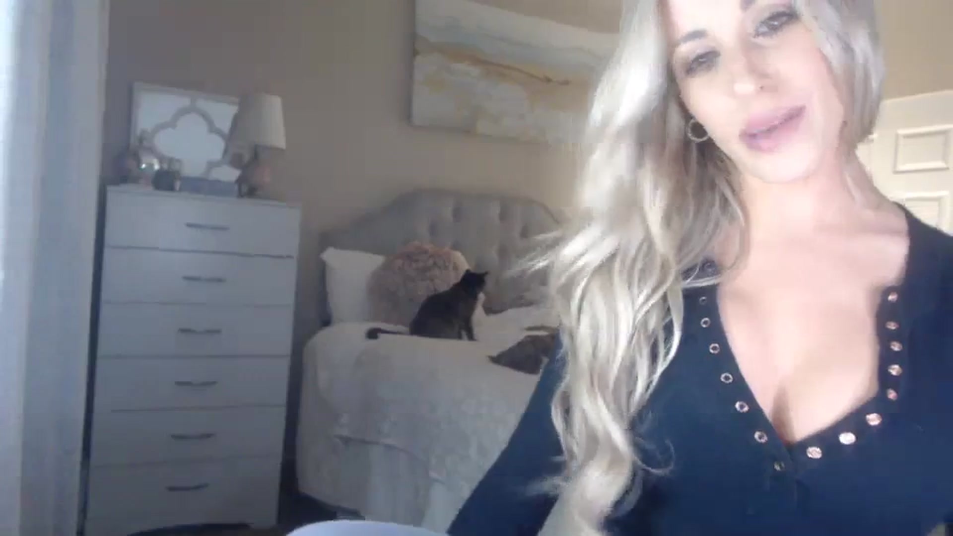 Gallery image thumbnail from Queen_bambii's myfreecams stream on, 01/05/2024, 07:19 image 19 of 20