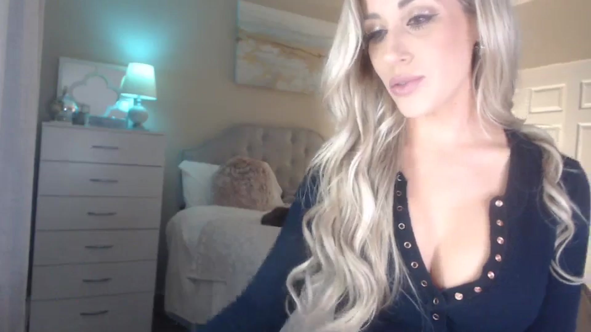 Gallery image thumbnail from Queen_bambii's myfreecams stream on, 01/05/2024, 07:19 image 4 of 20