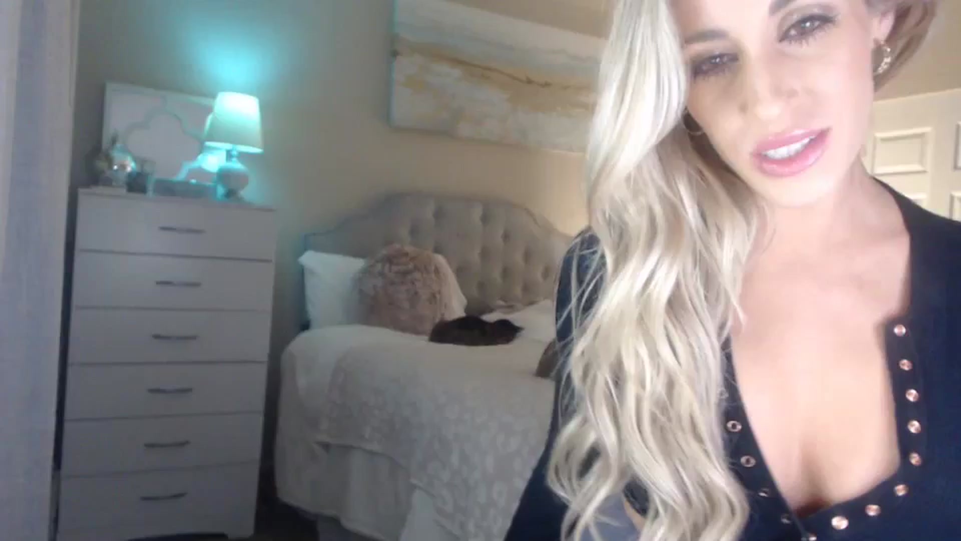 Gallery image thumbnail from Queen_bambii's myfreecams stream on, 01/05/2024, 08:12 image 11 of 20