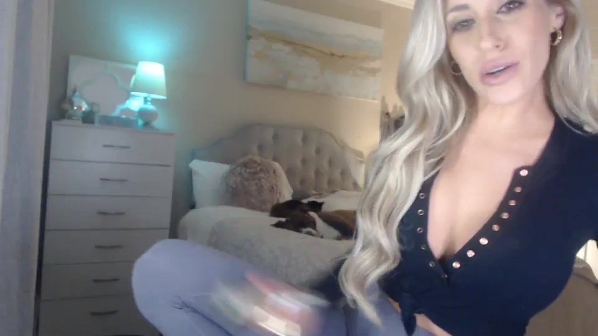Gallery image thumbnail from Queen_bambii's myfreecams stream on, 01/05/2024, 08:12 image 8 of 20