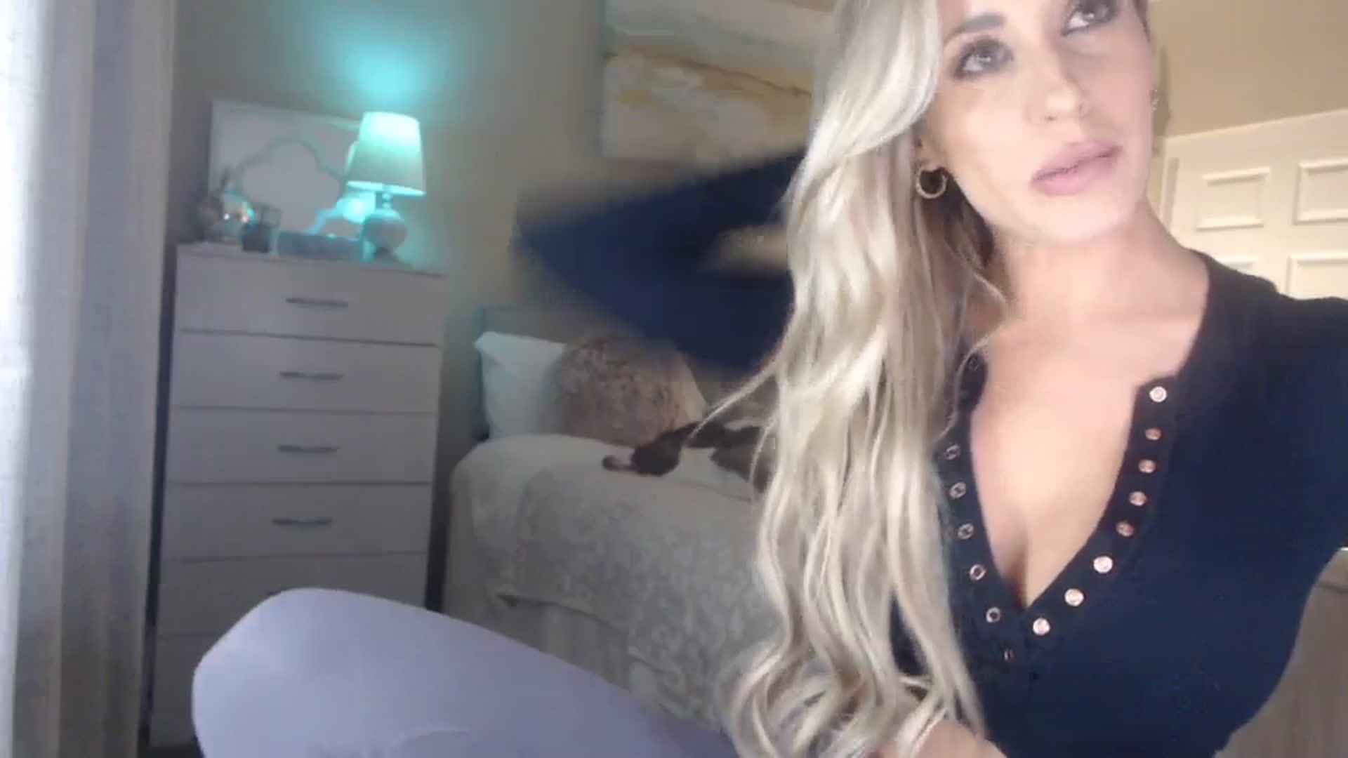 Gallery image thumbnail from Queen_bambii's myfreecams stream on, 01/05/2024, 08:12 image 5 of 20