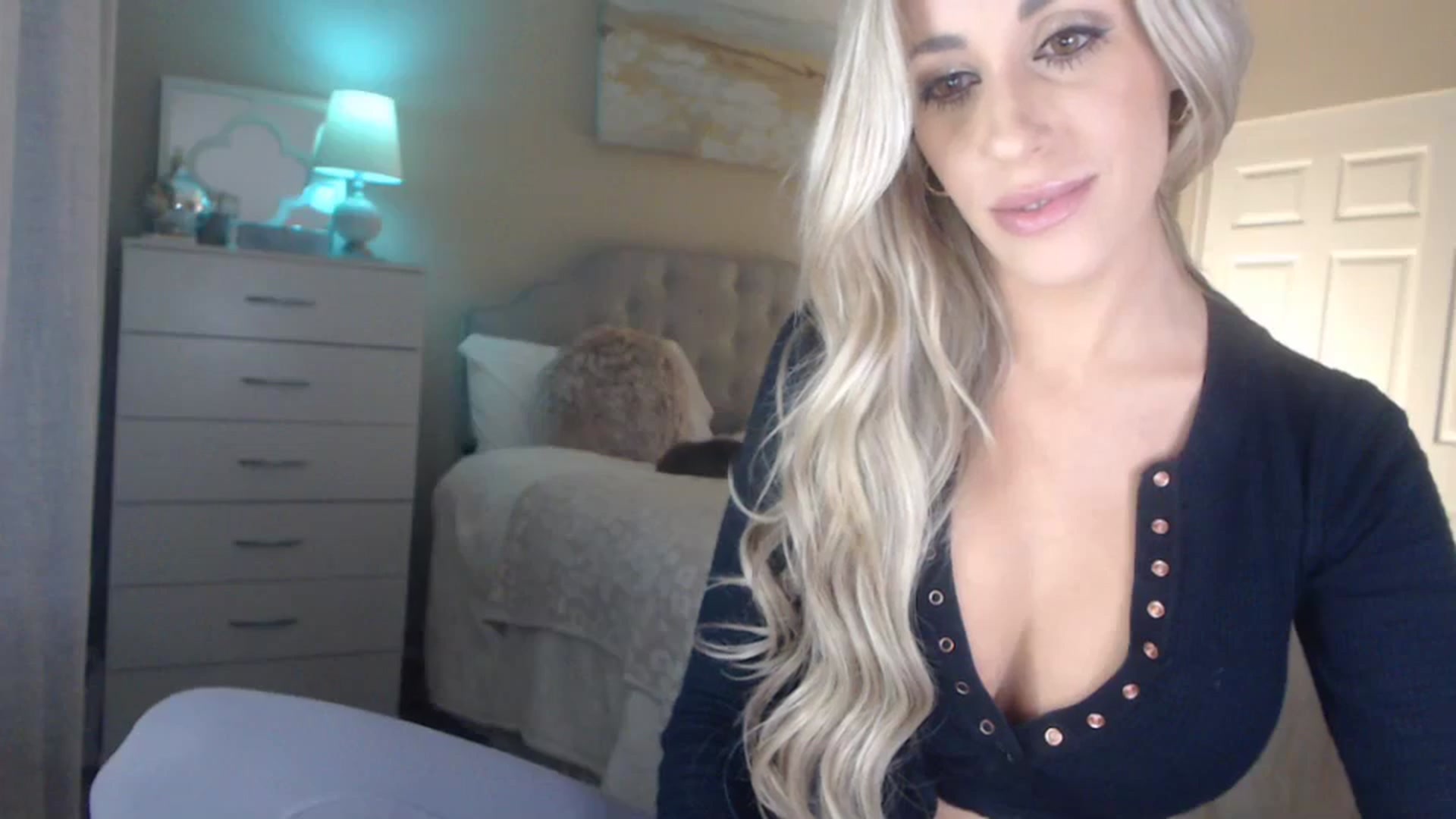 Gallery image thumbnail from Queen_bambii's myfreecams stream on, 01/05/2024, 08:12 image 18 of 20